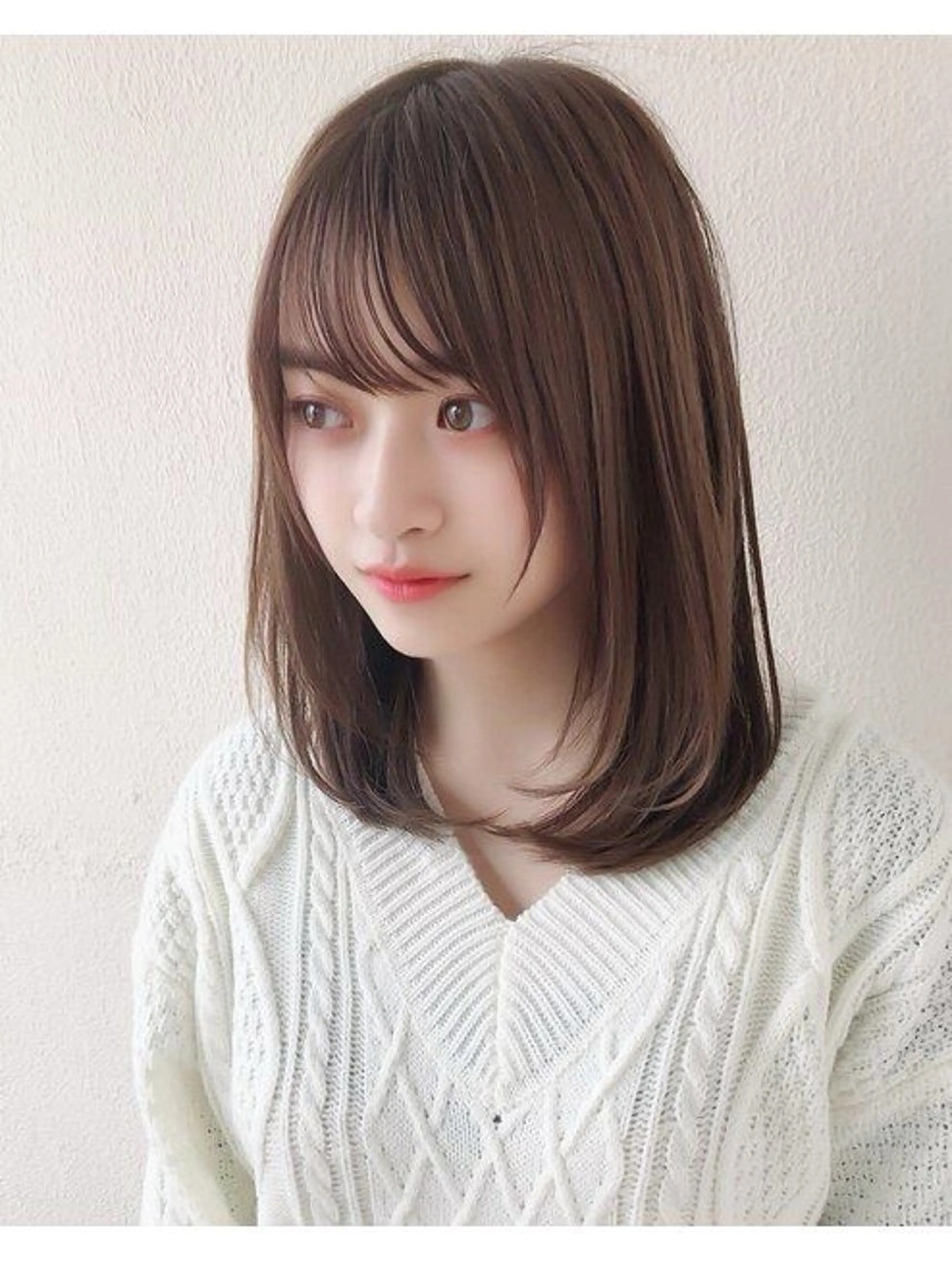 ミディアム 《期間限定無料》 ミディアムカット✂️のヘアスタイル