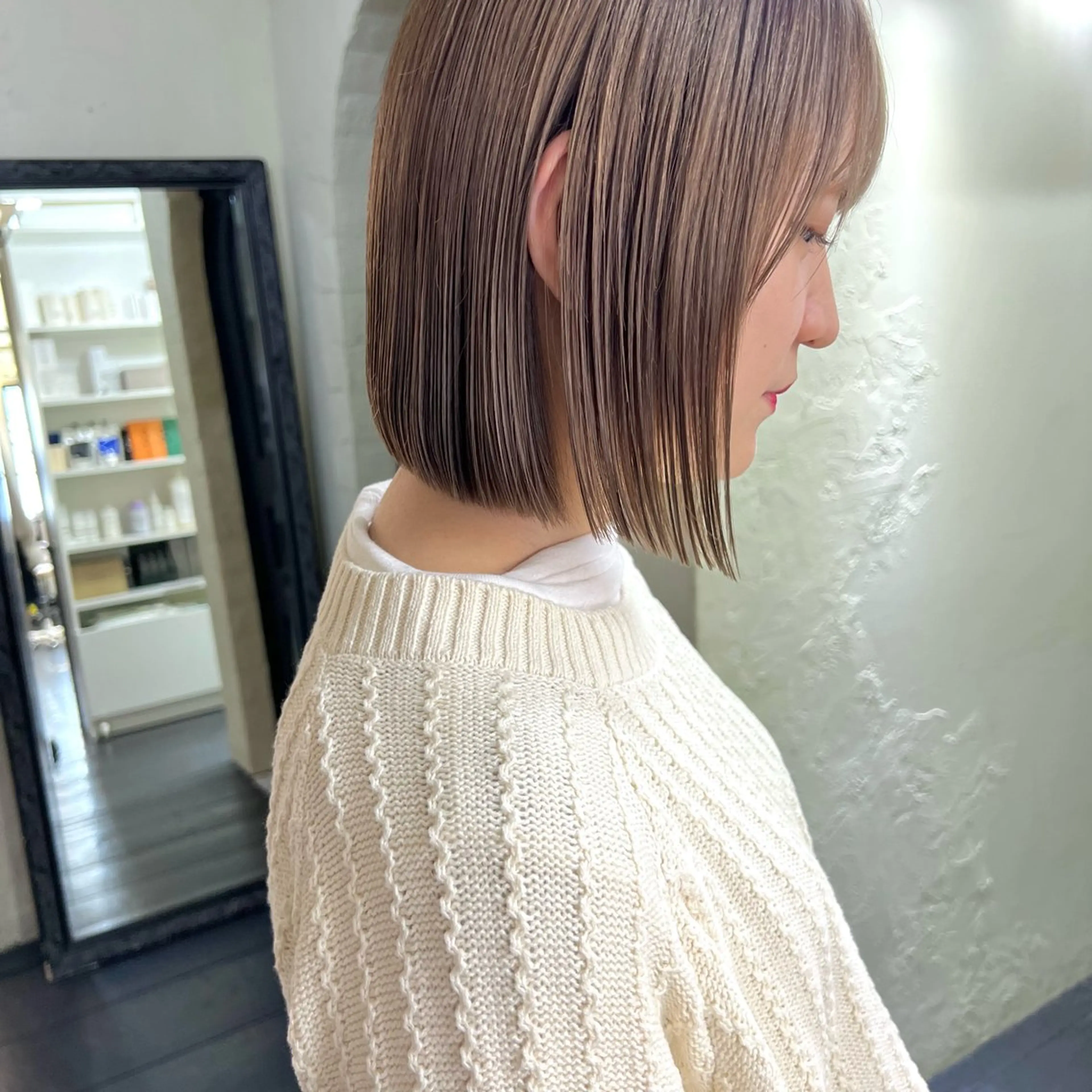 ショート カラー ベージュカラー ブリーチ ミルクティーベージュ ボブ 大久保 佳那のヘアスタイル