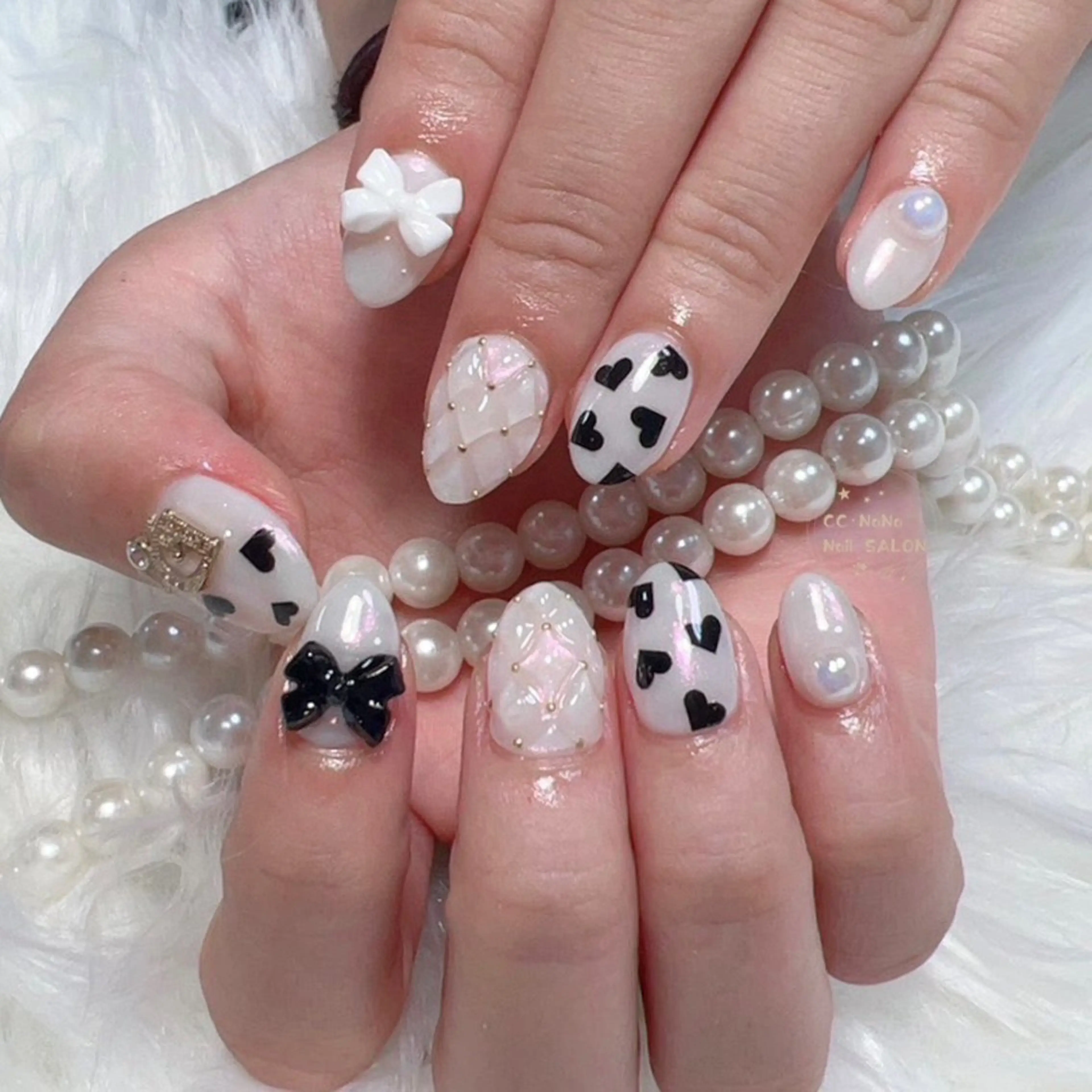 ネイル チークネイル フラッシュネイル ハート キラキラネイル 韓国ネイル ハンドネイル 💎CC・NaNa 韓国風ネイル🌙Cのネイルデザイン