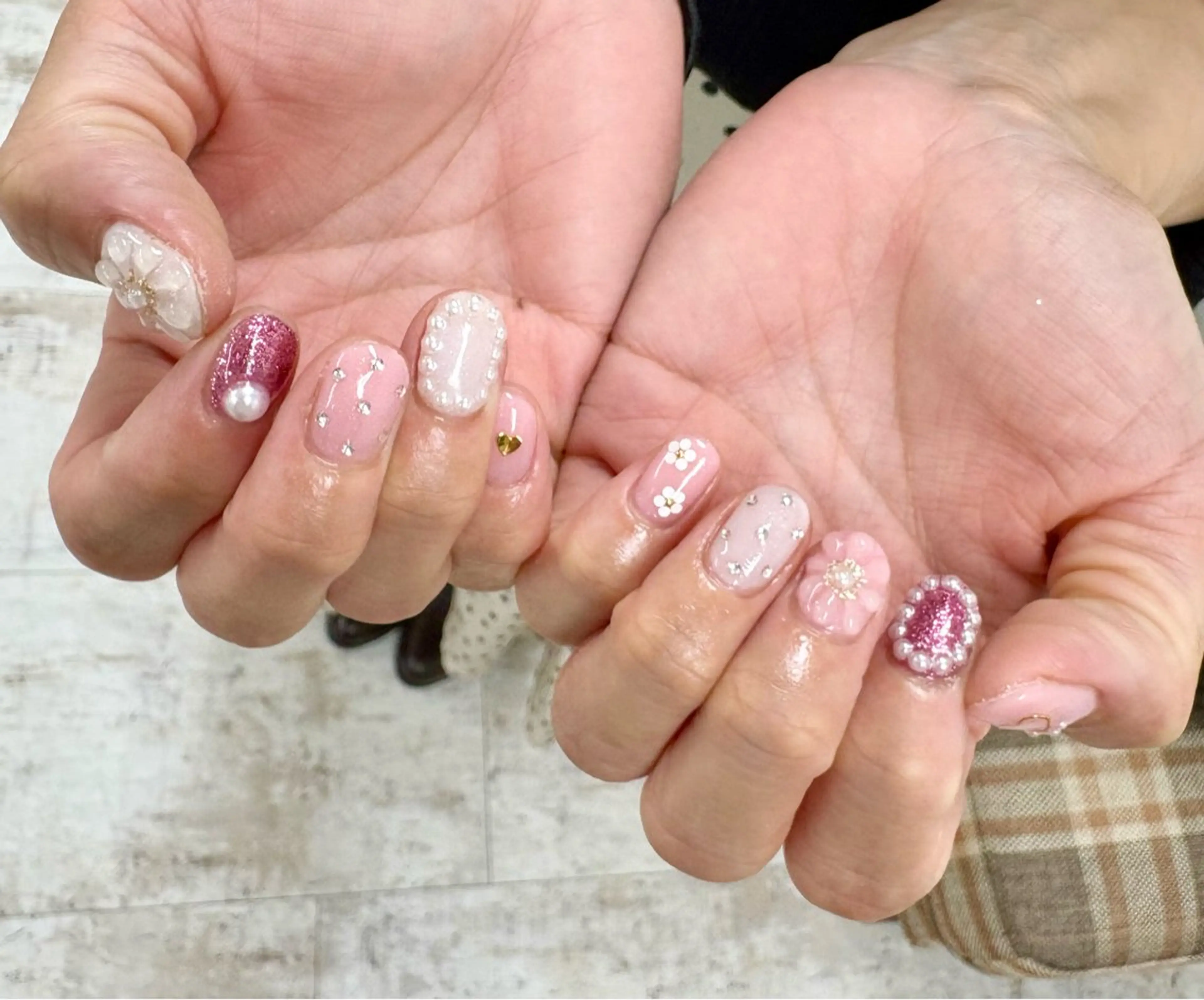 ネイル 持ち込み 吉田 里菜のネイルデザイン