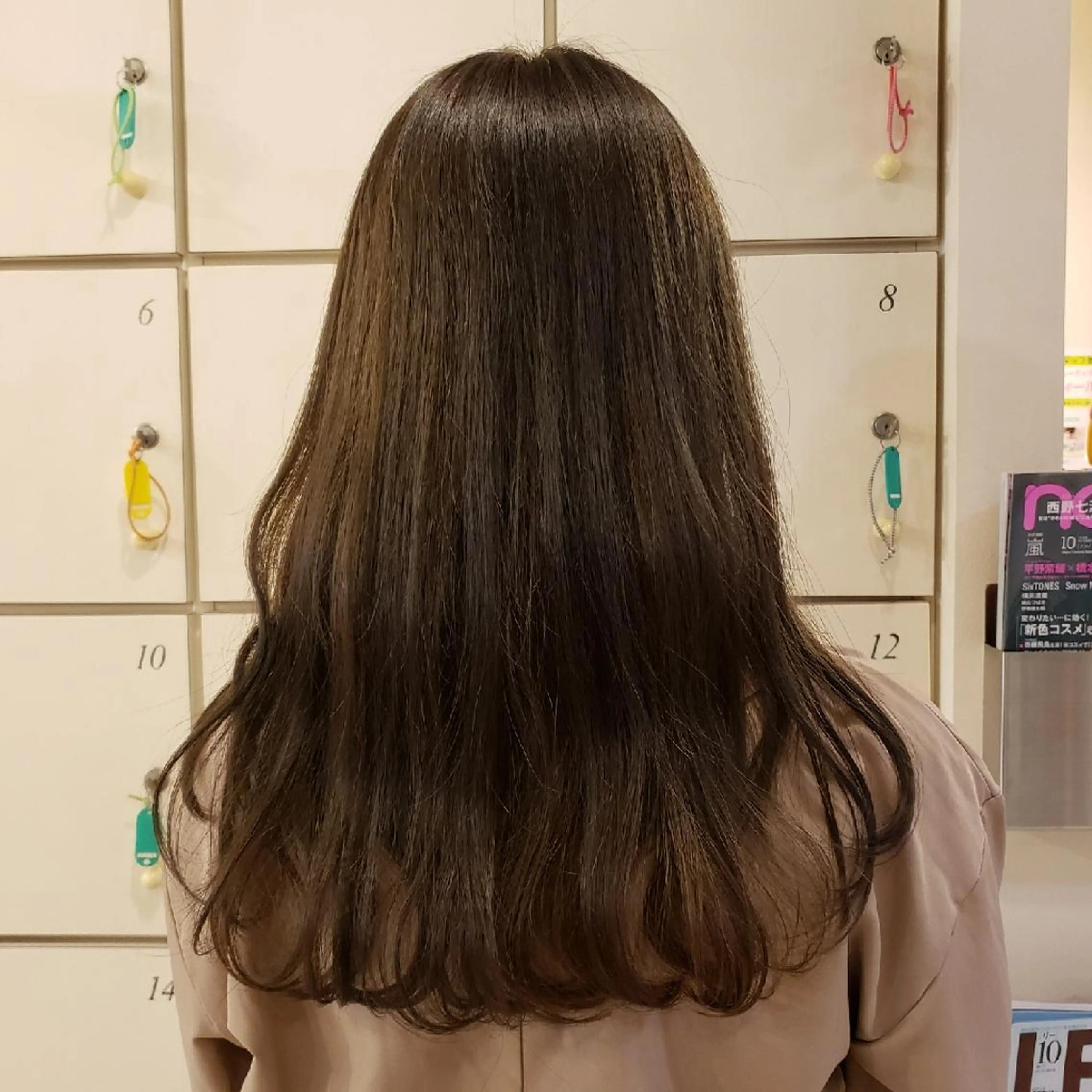 セミロング 岡田 奈々のヘアスタイル