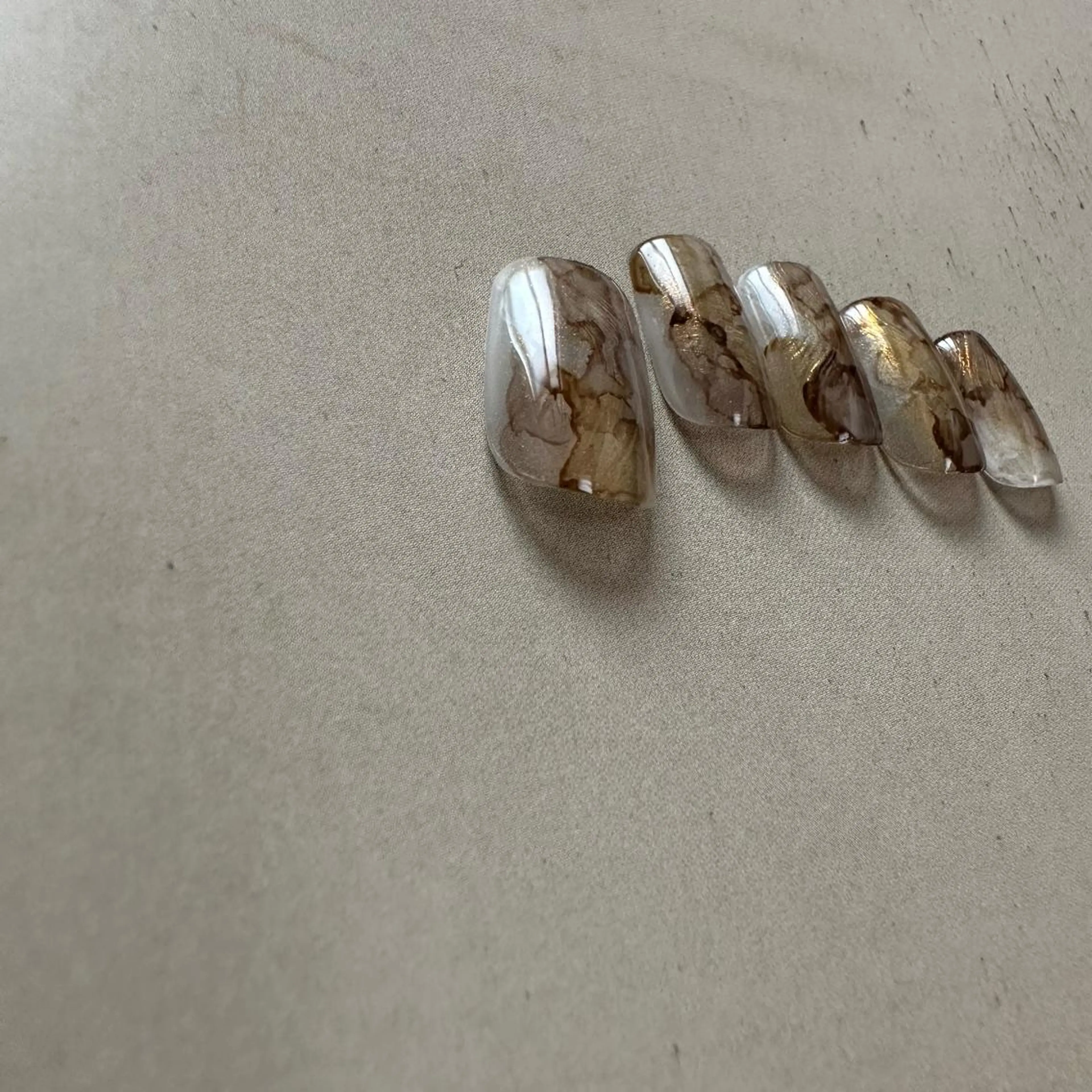 ショート カラー メンズ ネイル マツエク・マツパ アイブロウ アートネイル オーロラネイル ミラーネイル ハンドネイル ar. harajukuのネイルデザイン