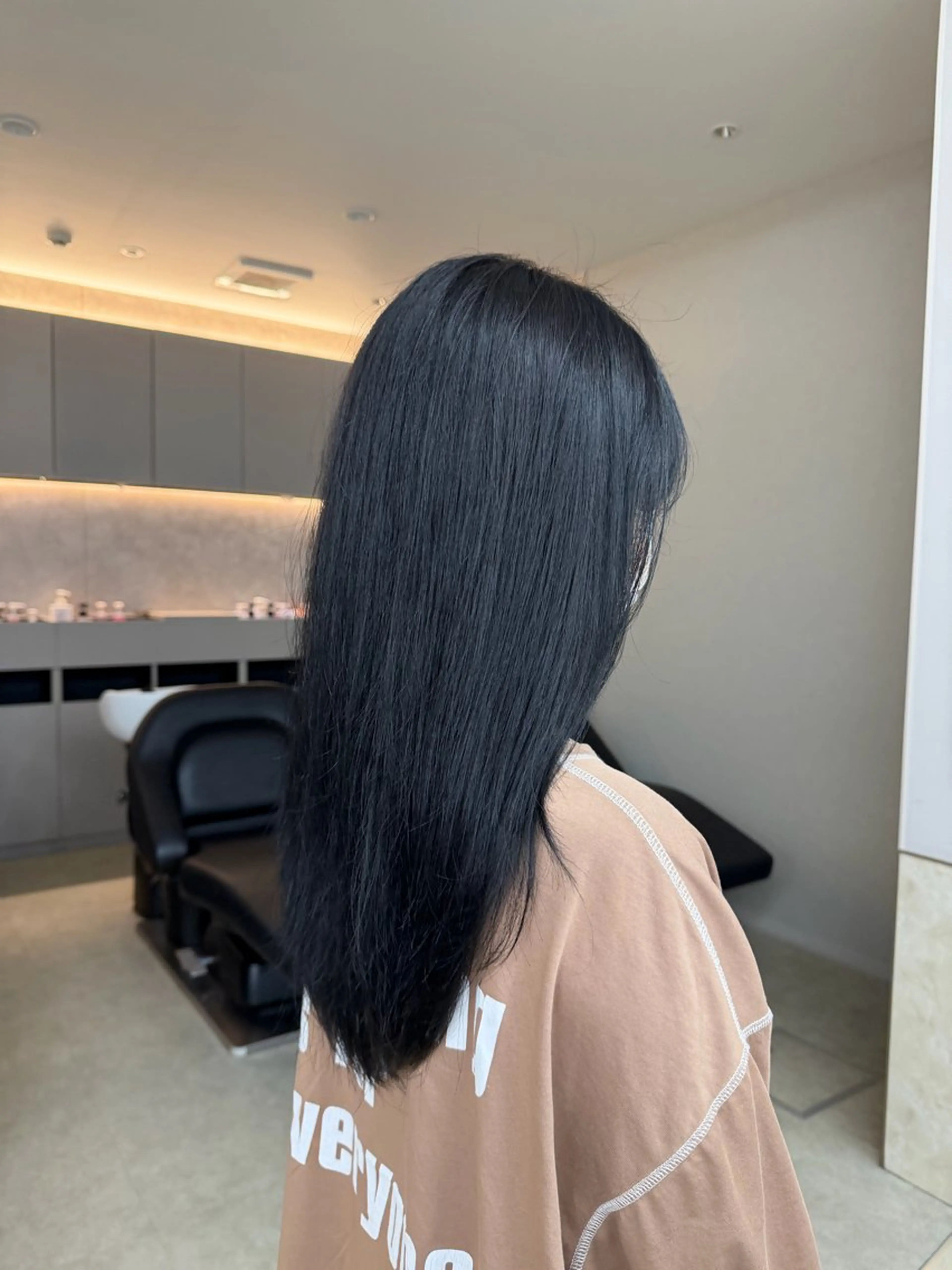 カラー 黒髪 ブルーカラー ブルーブラック ヘアカラー sand chiharuのヘアスタイル