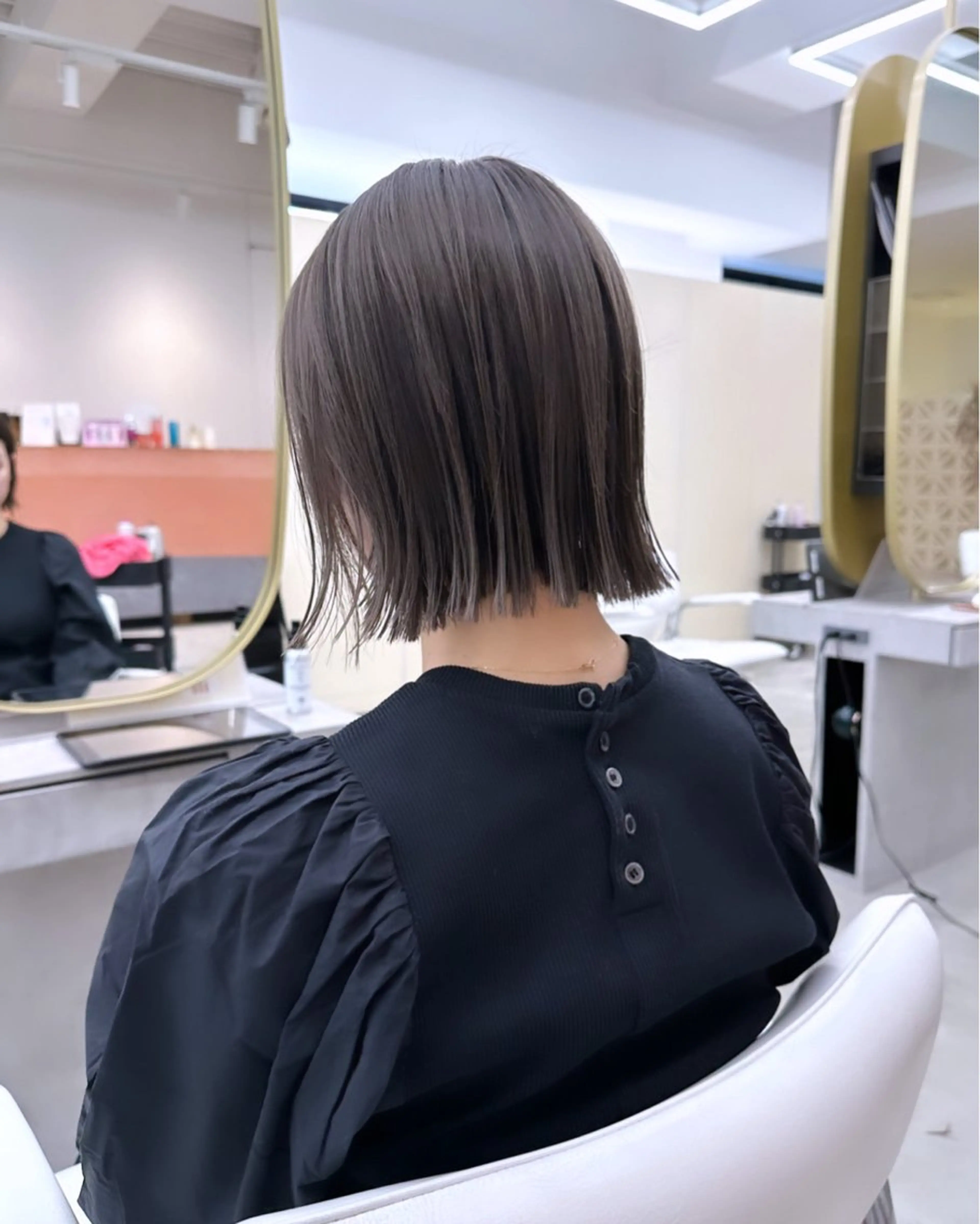 ミディアム 切りっぱなしボブ ボブ 外ハネヘア カット ヘアカラー トリートメント レイヤーボブ/名駅/ くびれボブ/縮毛矯正のヘアスタイル