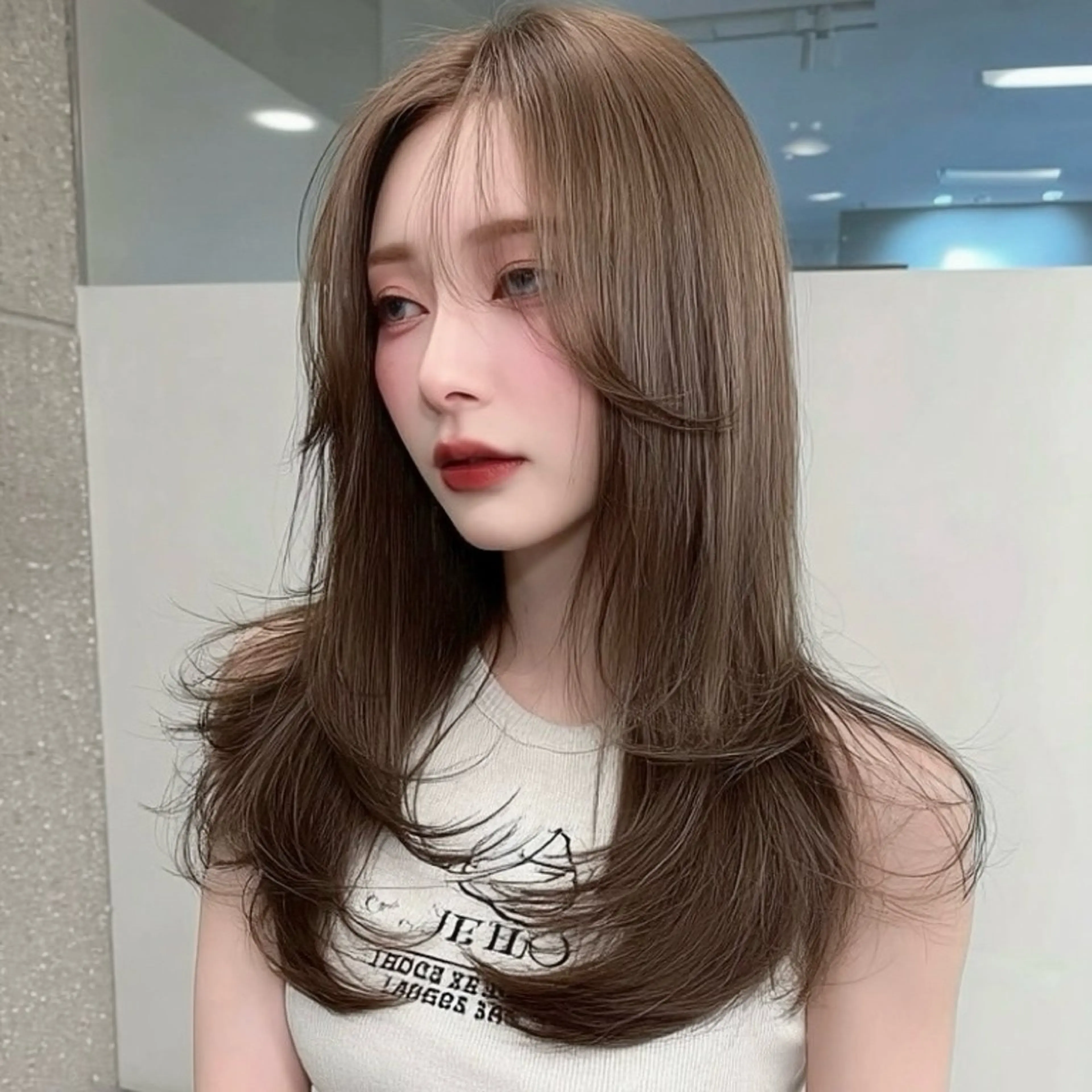 セミロング カラー ブリーチ 透明感カラー ハイトーンカラー インナーカラー くびれヘア カット ヘアカラー トリートメント mao🎀マツエク／ レイヤーカットのマツエク・マツパデザイン