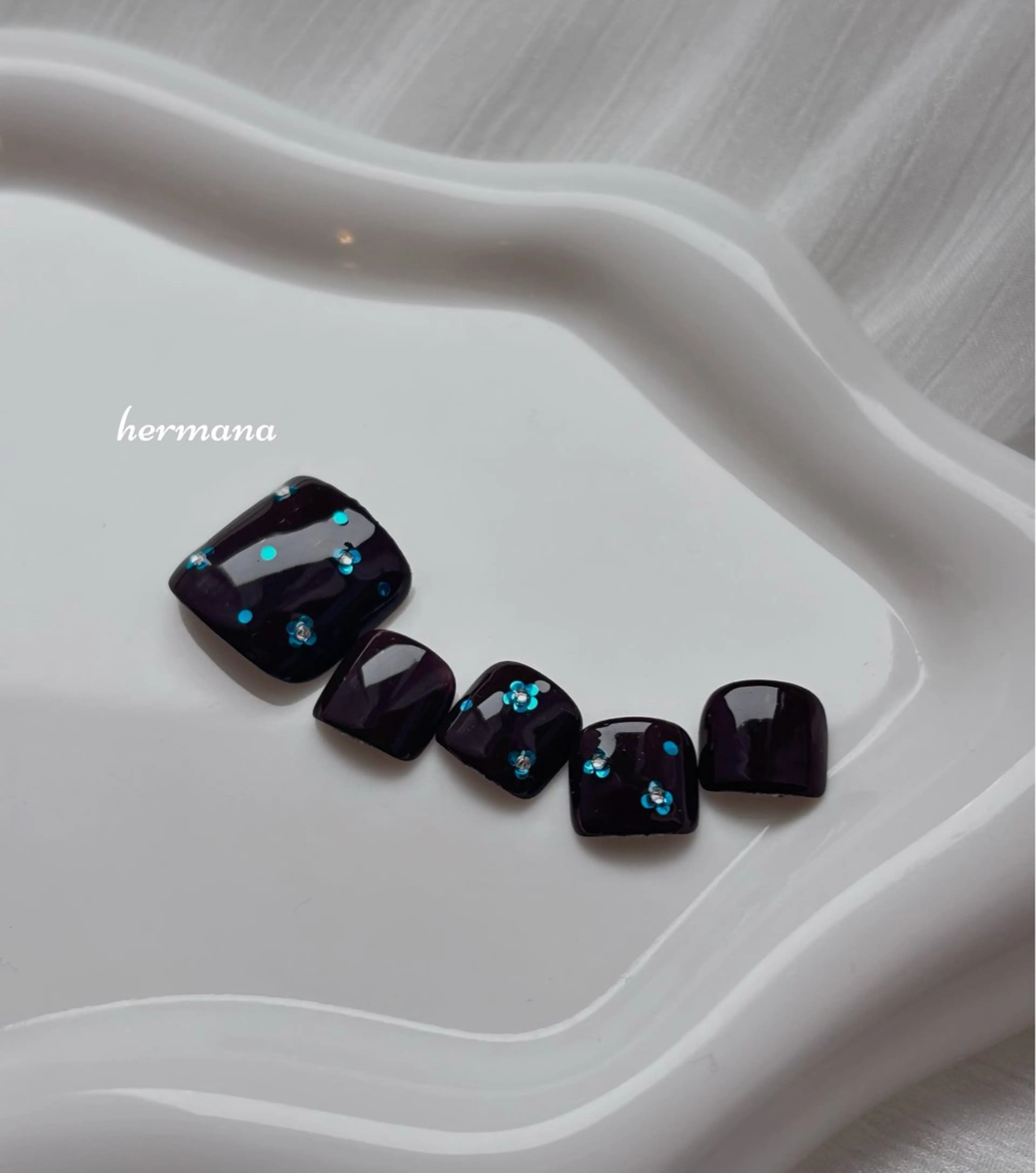 ネイル オーロラネイル ブルー フットネイル 氷ネイル・うるうるネイル マグネットネイル フットネイル 伊藤 菜緒のネイルデザイン