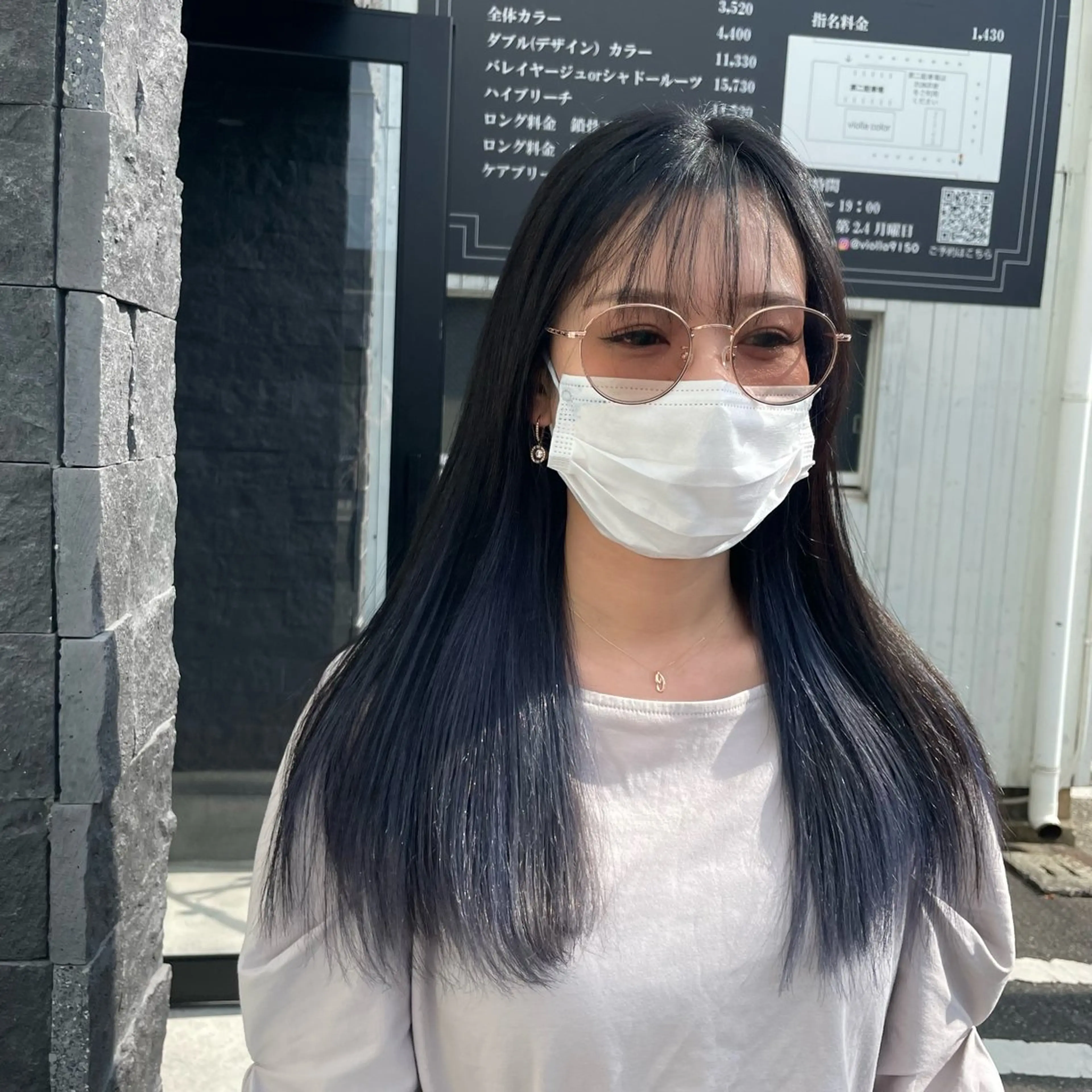 『チラ見え』カット+インナーカラー+トリートメントの写真