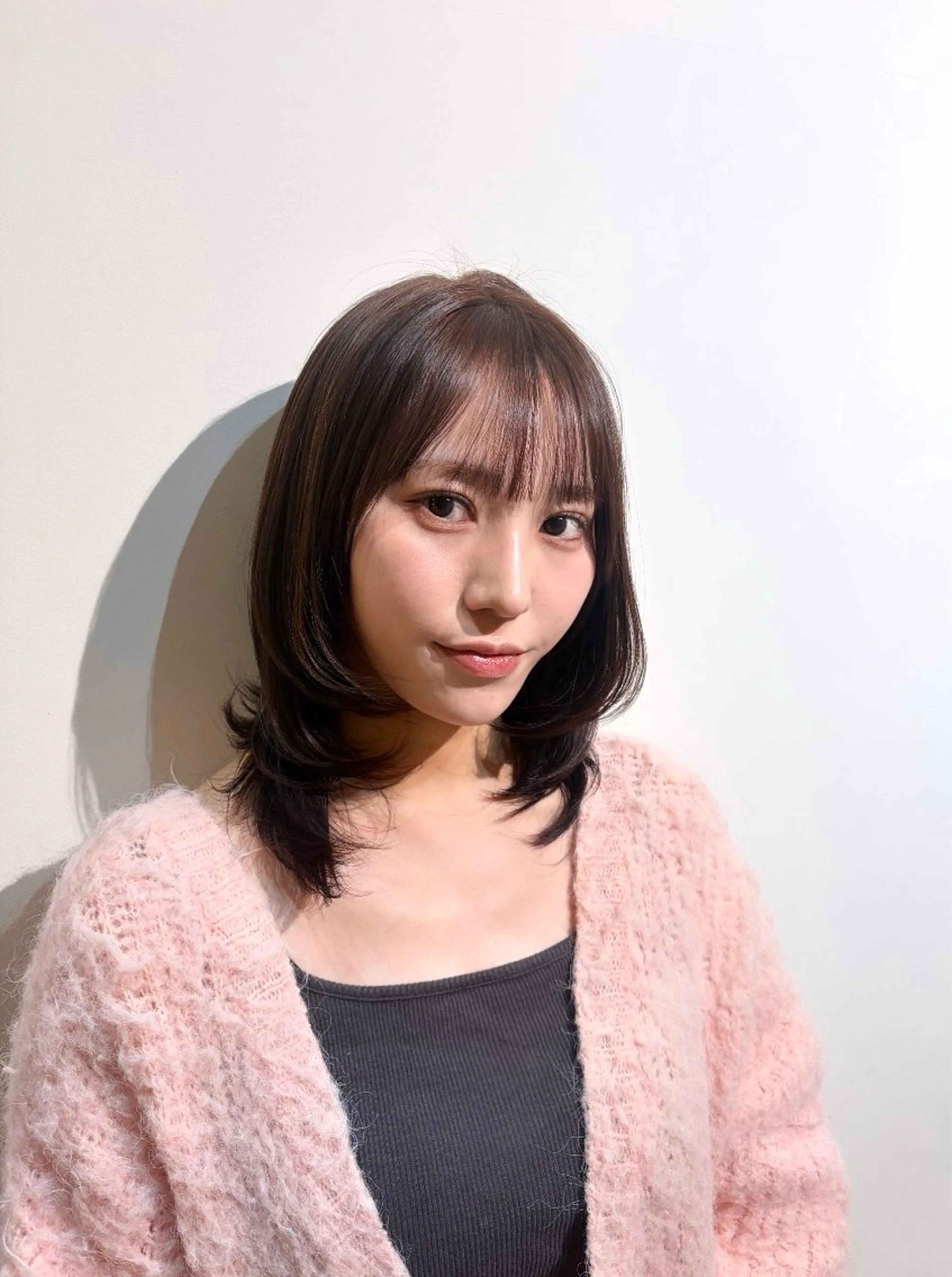 ミディアム カラー ブラウンカラー 透明感カラー くびれヘア ハッシュカット レイヤーカット カット ヘアカラー レイヤーカット/韓国 ヘア/透明感カラーのヘアスタイル