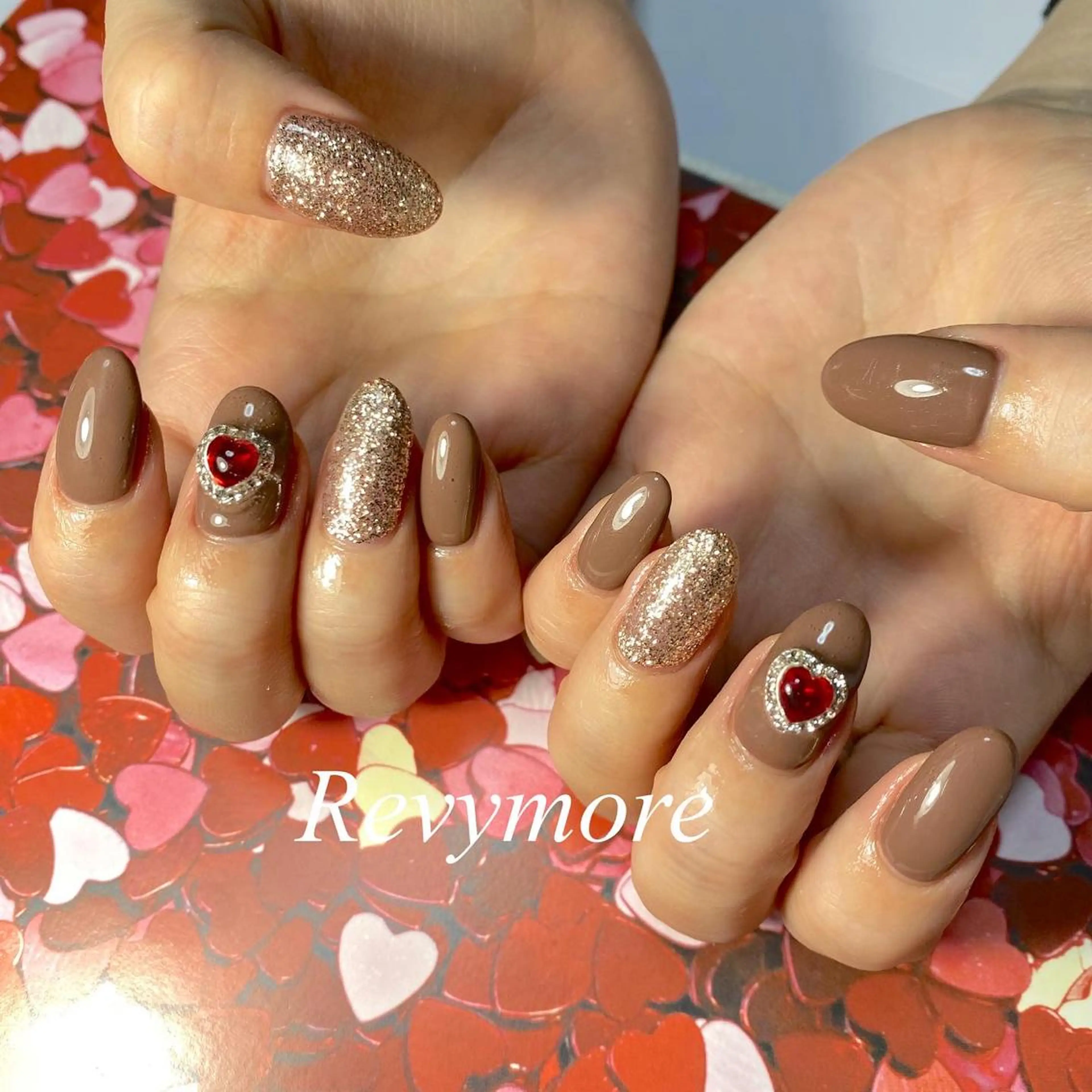 ミディアム ネイル ジェルネイル ハート ニュアンスネイル オフィスネイル シンプルネイル nail salon Revymore所属・nail salon Revymoreのネイルデザイン