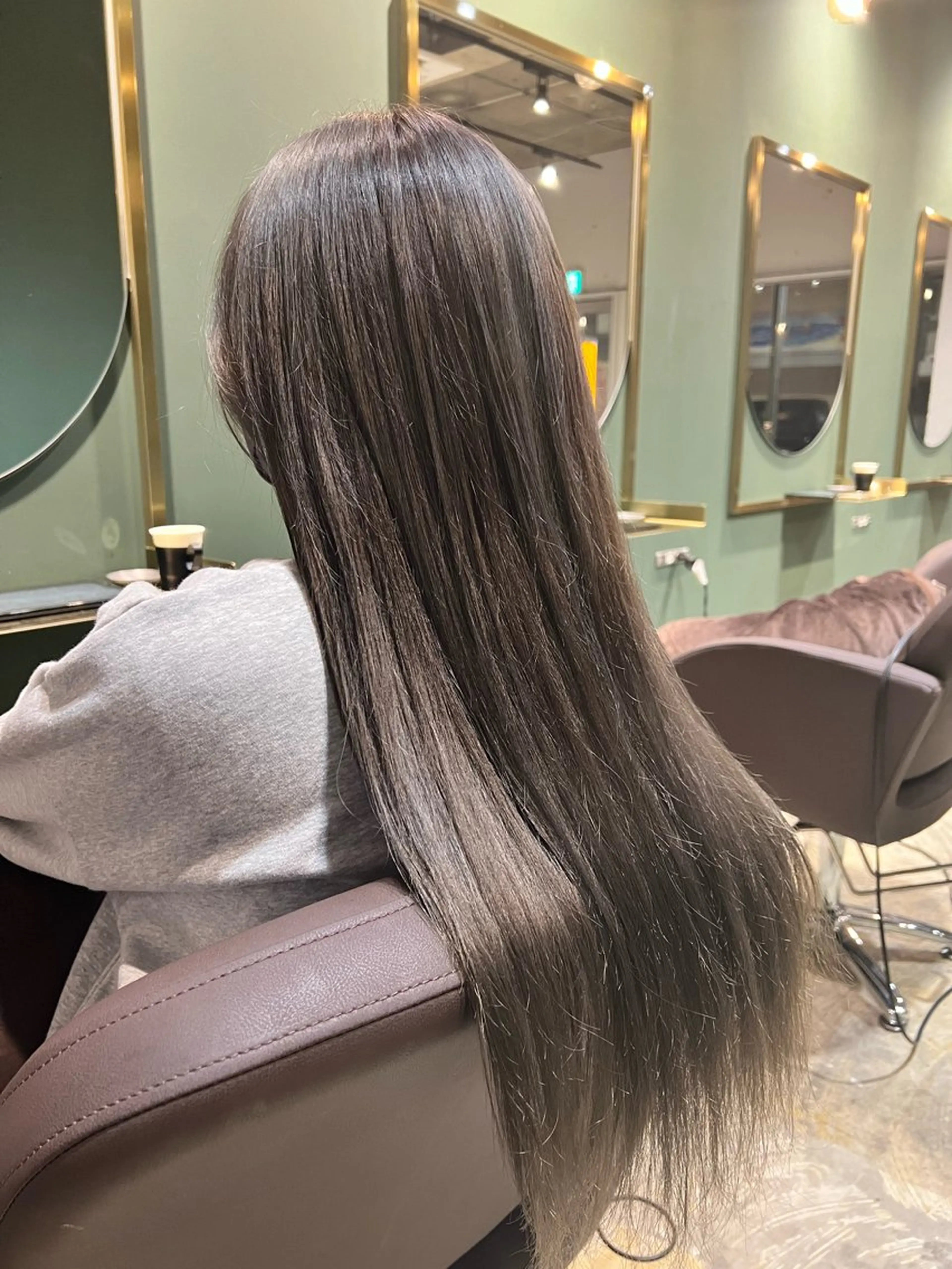 ロング カラー ブリーチ グレージュ ヘアカラー トリートメント ヘッドスパ カラースペシャリスト しょう🧑🏼‍🎨のヘアスタイル