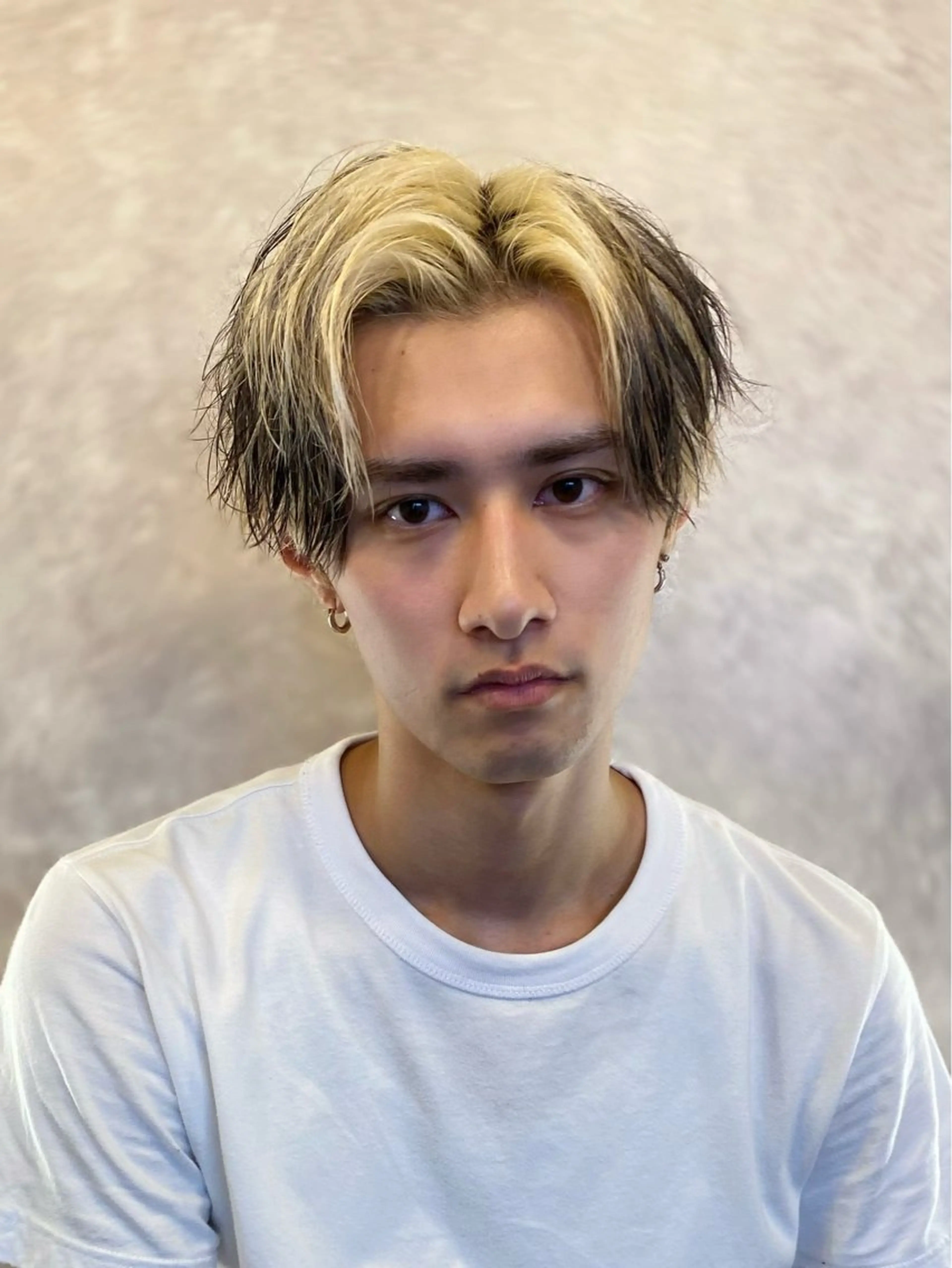 ショート カラー メンズ メンズブリーチ センターパート フェザーパーマ メンズ韓国風 韓国マッシュ カット ヘアカラー トリートメント 安藤幹人 メンズパーマのヘアスタイル