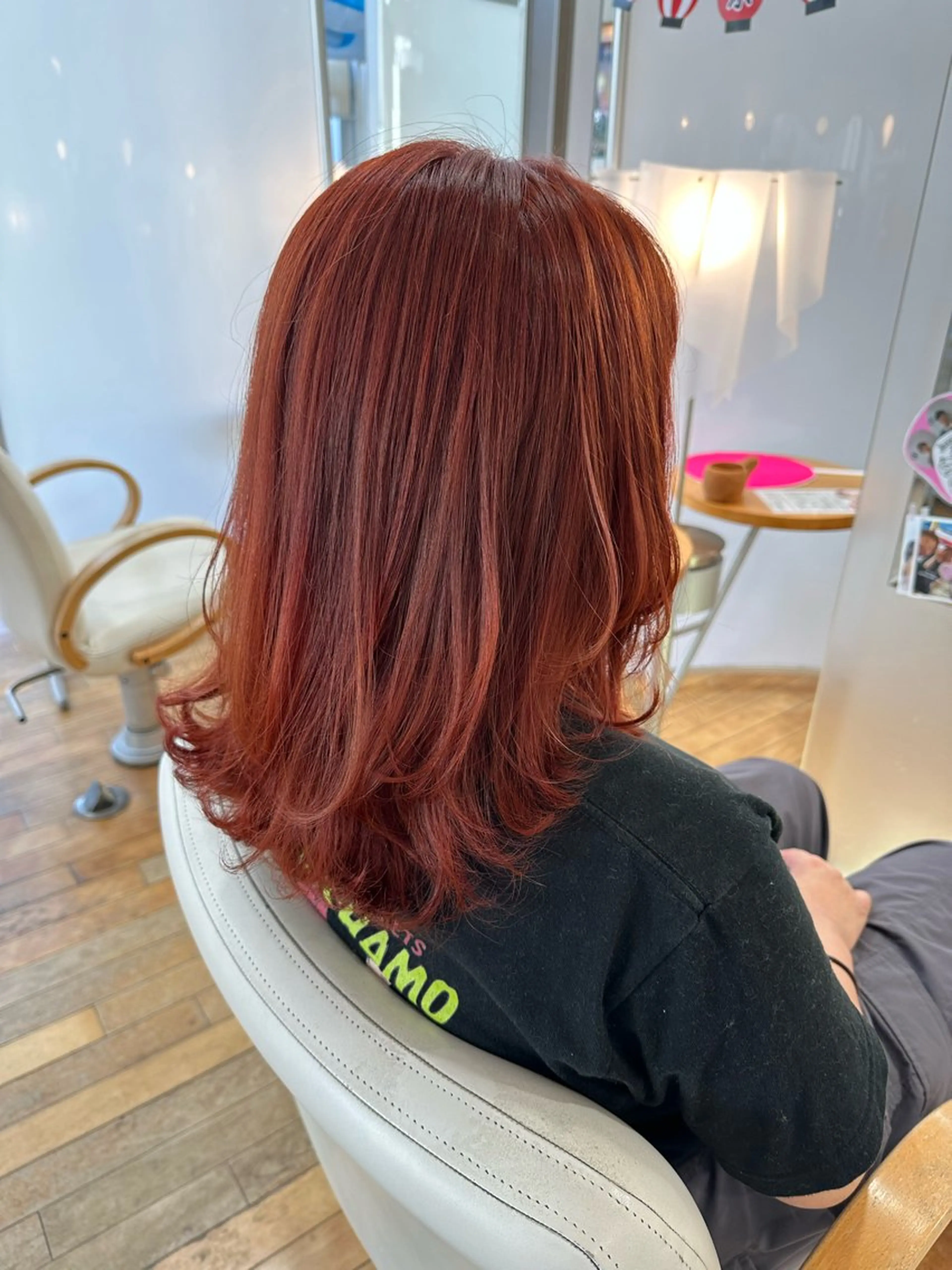 カラー ブリーチ ブリーチなしカラー オレンジ オレンジレッド レッドカラー ヘアカラー 山本 瑠華のヘアスタイル