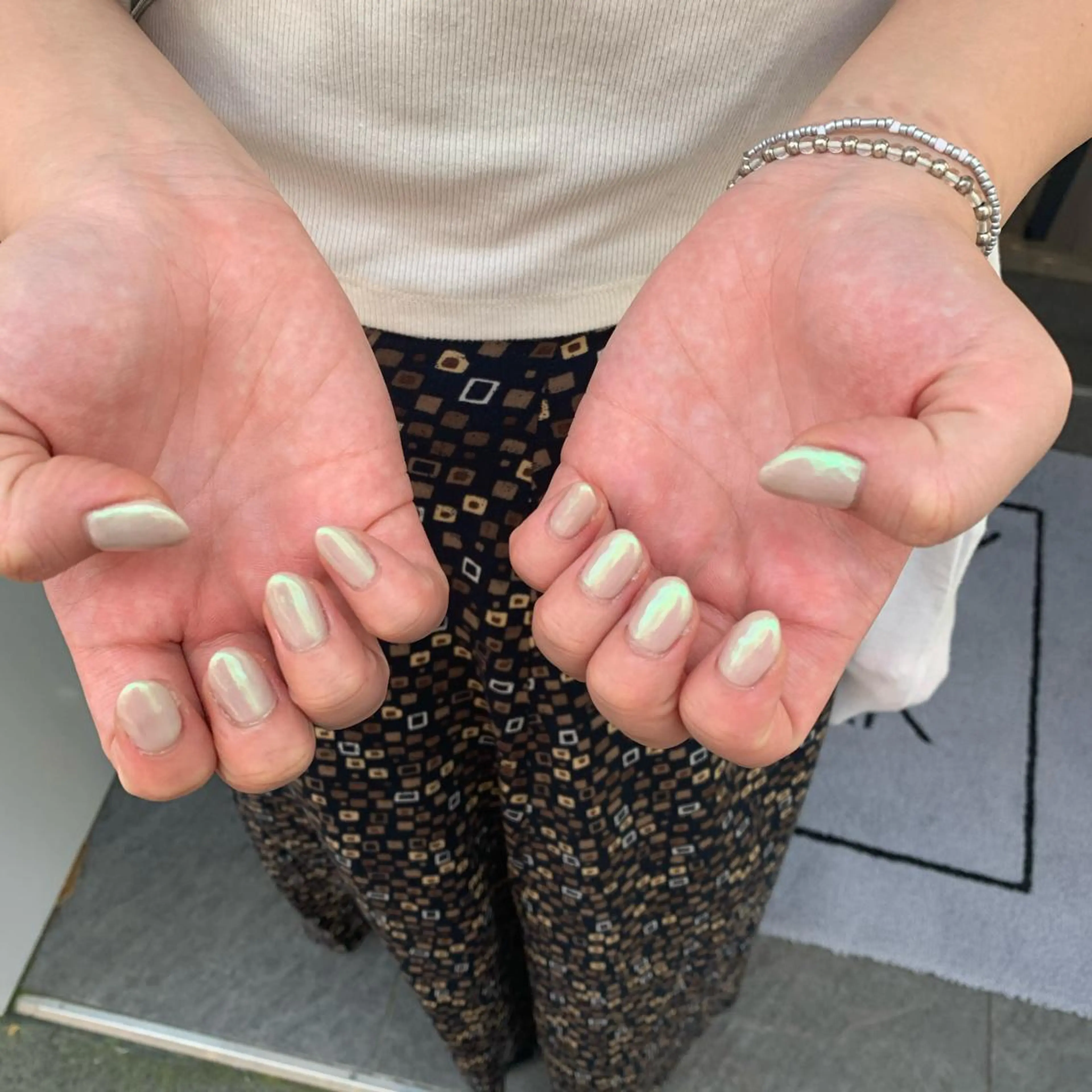 ネイル オーロラネイル ワンカラーネイル ハンドネイル Kureha/ネイル トレンドヘアのマツエク・マツパデザイン