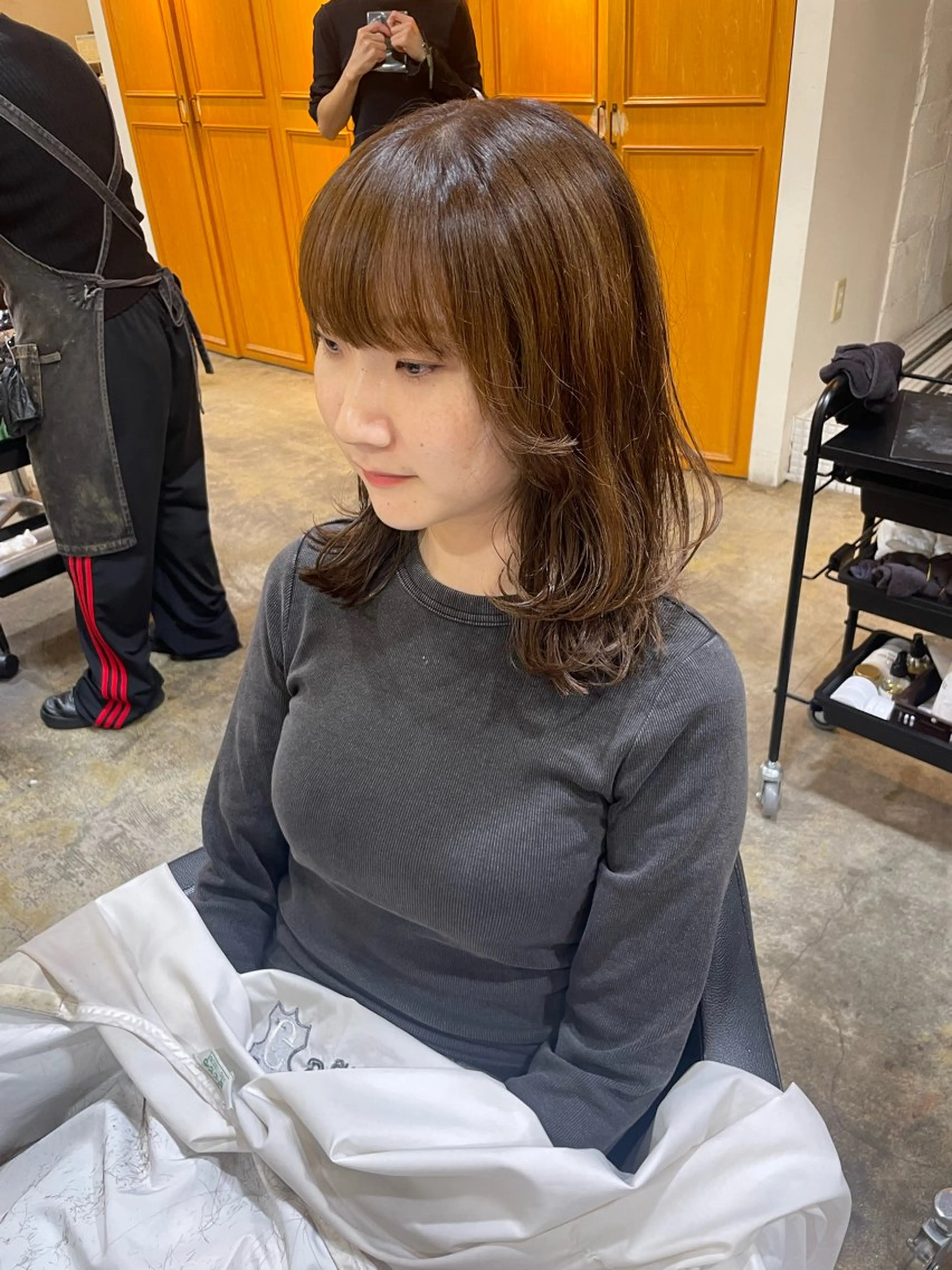 ミディアム カラー ベージュカラー オリーブベージュ MIOベージュカラー 柔らかいカラーのヘアスタイル