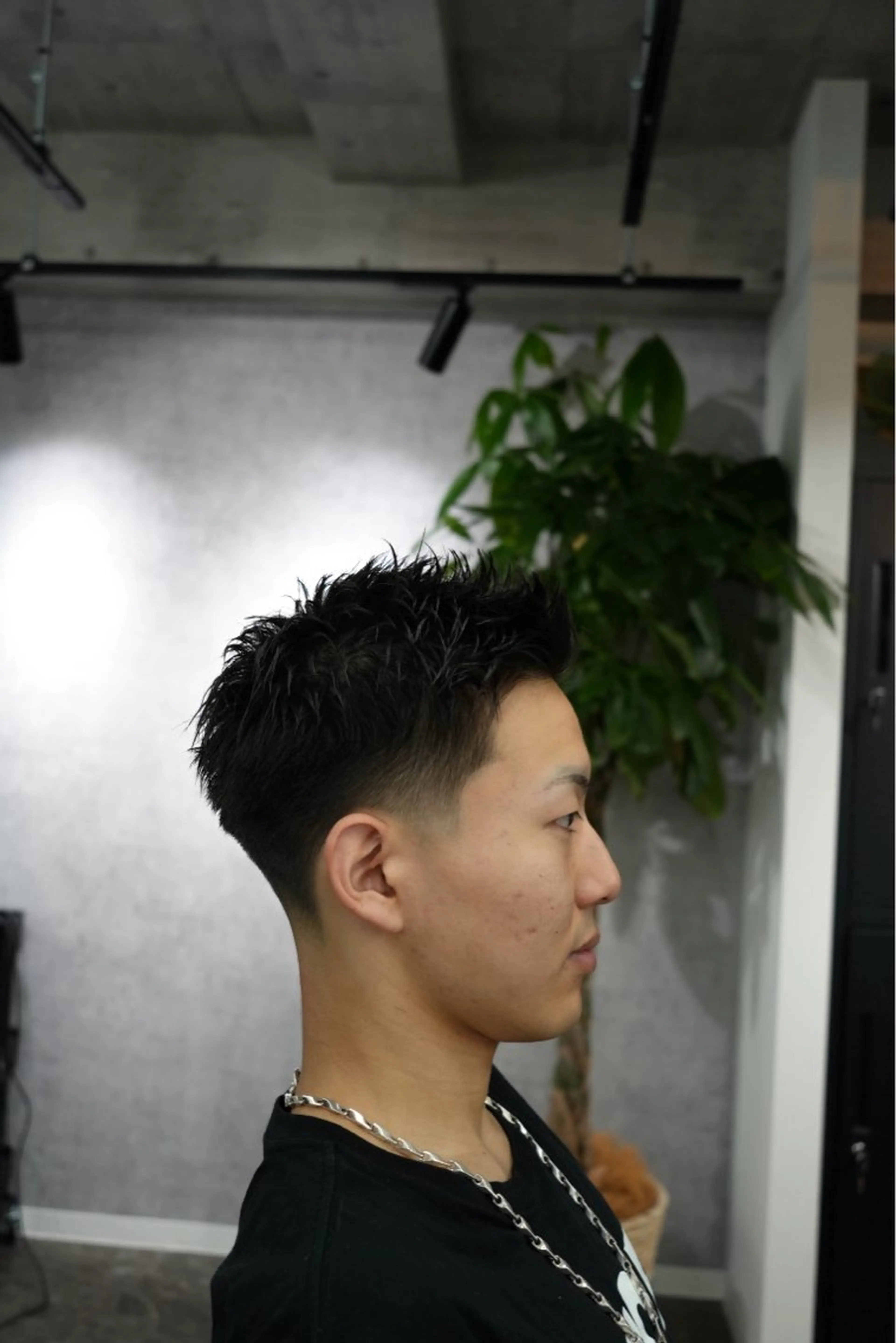 メンズ フェードカット 刈り上げ カット 小泉 慶英のヘアスタイル