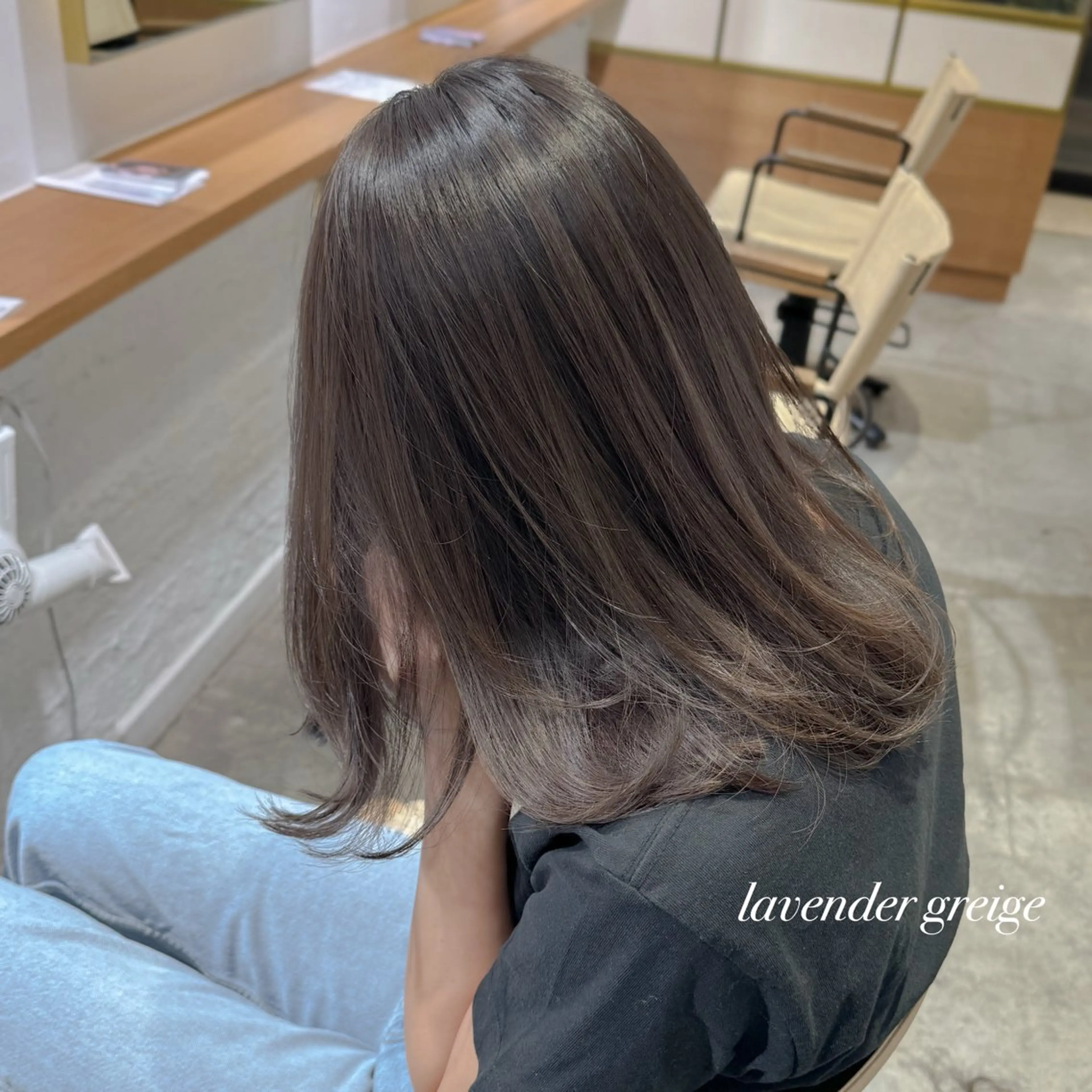 ミディアム カラー グレージュ ハイライトカラー ラベンダーカラー ラベンダーグレージュ ラベンダーグレー ナガミネアリサ/ 学芸大学/海外ヘアのヘアスタイル
