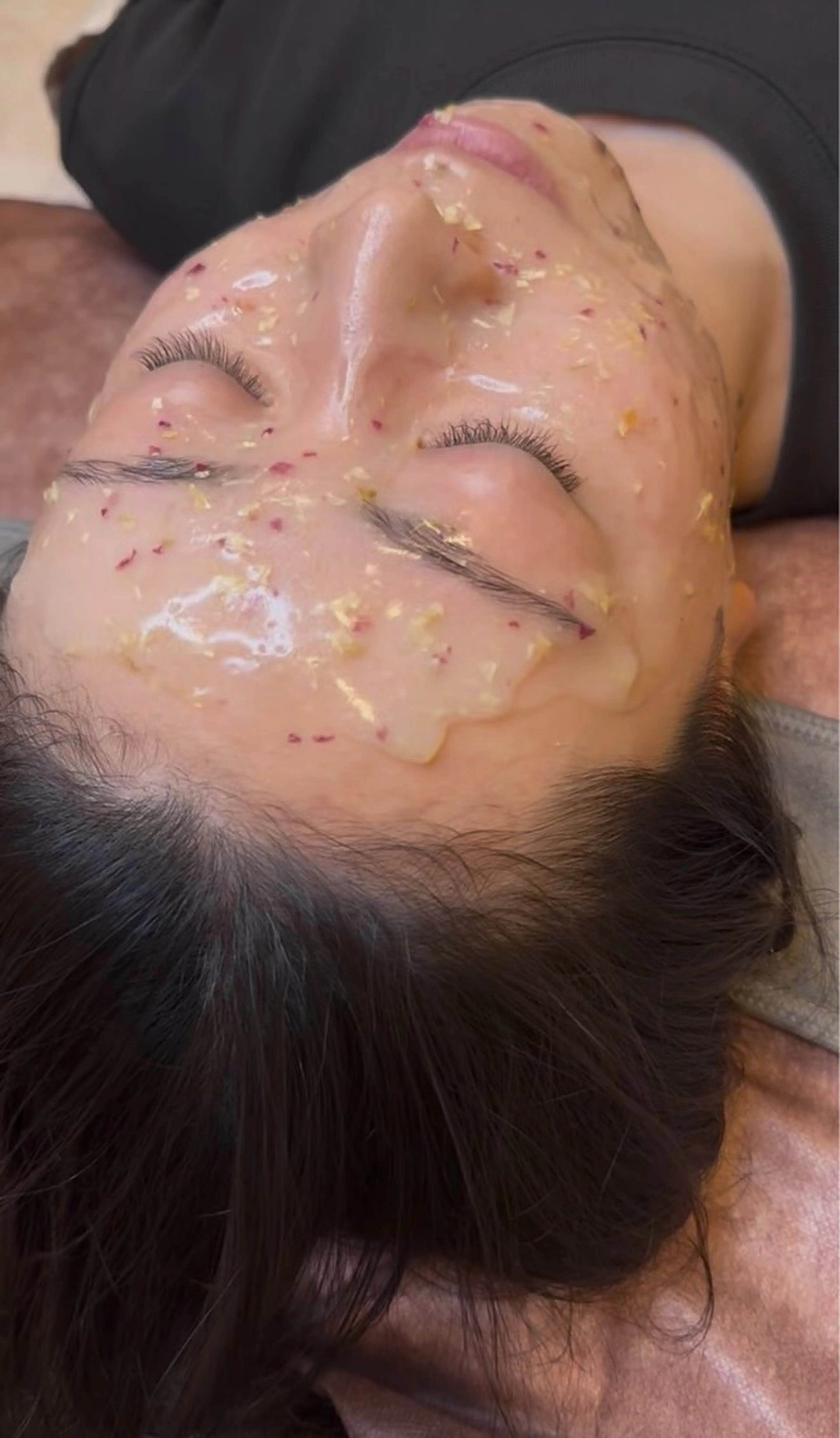 フェイシャルワックス+肌再生パックの写真