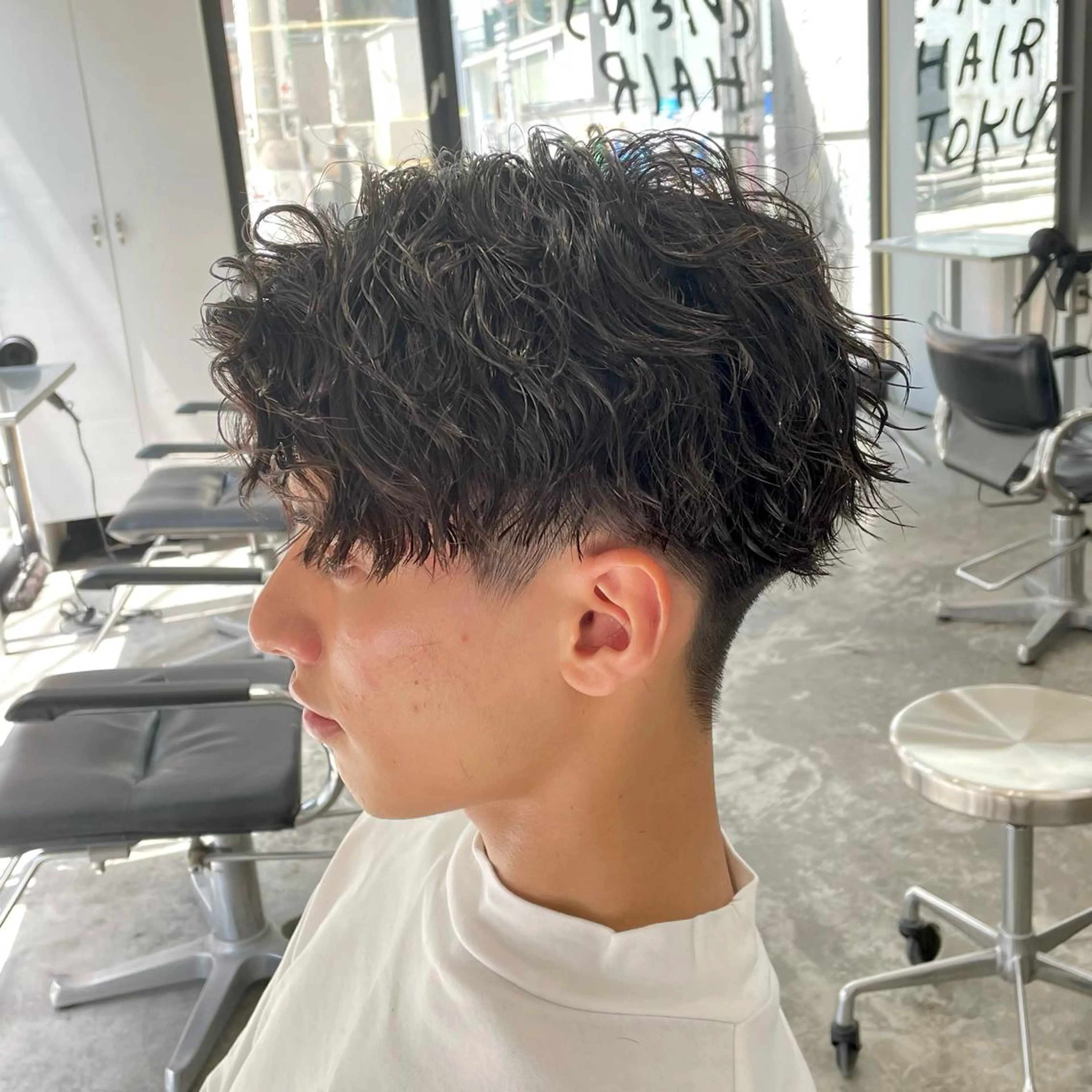 ショート パーマ メンズ センターパート カット パーマ メンズ特化美容師/ 藤戸 椋のヘアスタイル