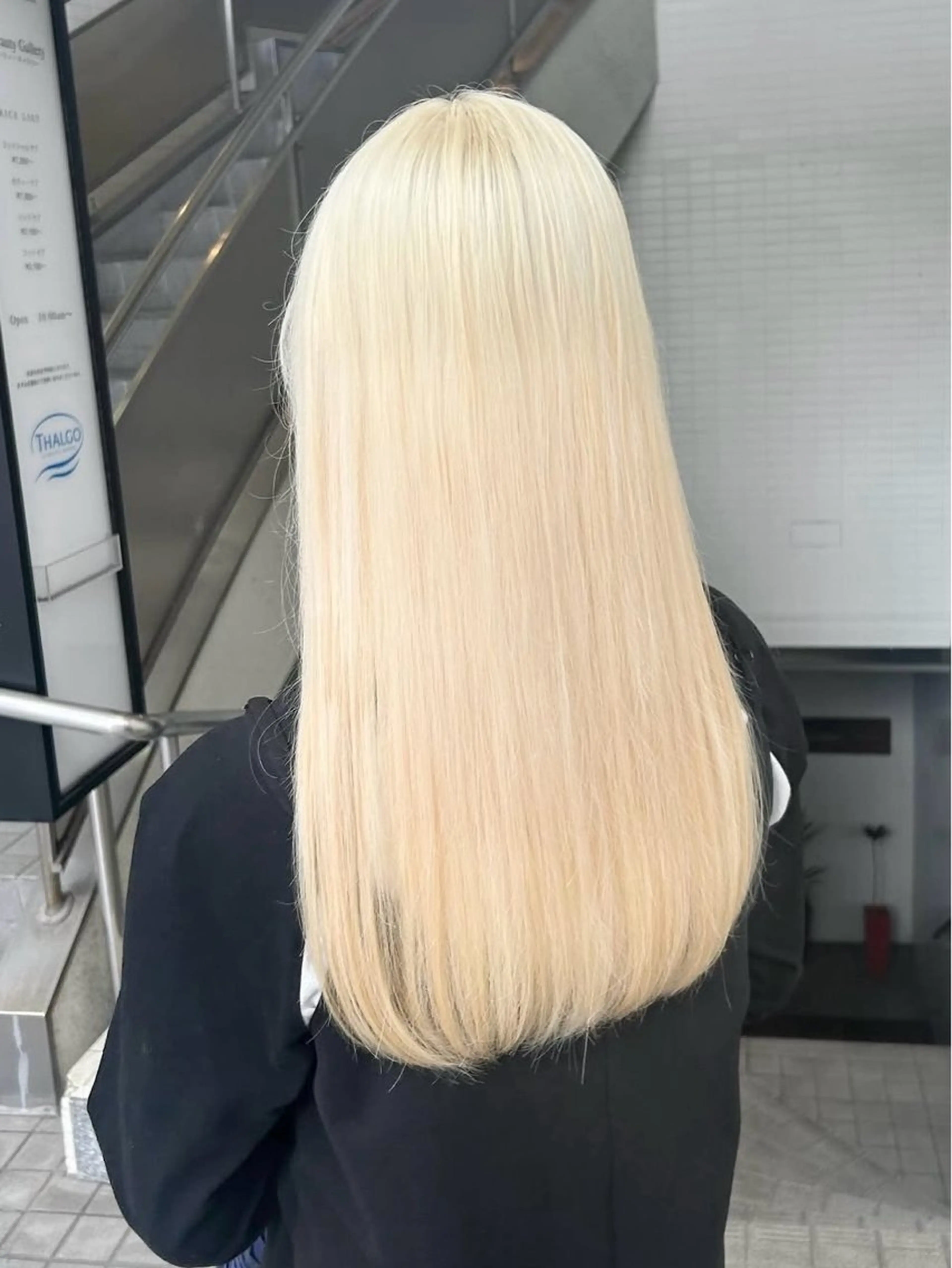 ロング カラー ブリーチ 抜きっぱなしブロンド ブロンド カット 【ハイトーンカラー】 mizukiのヘアスタイル