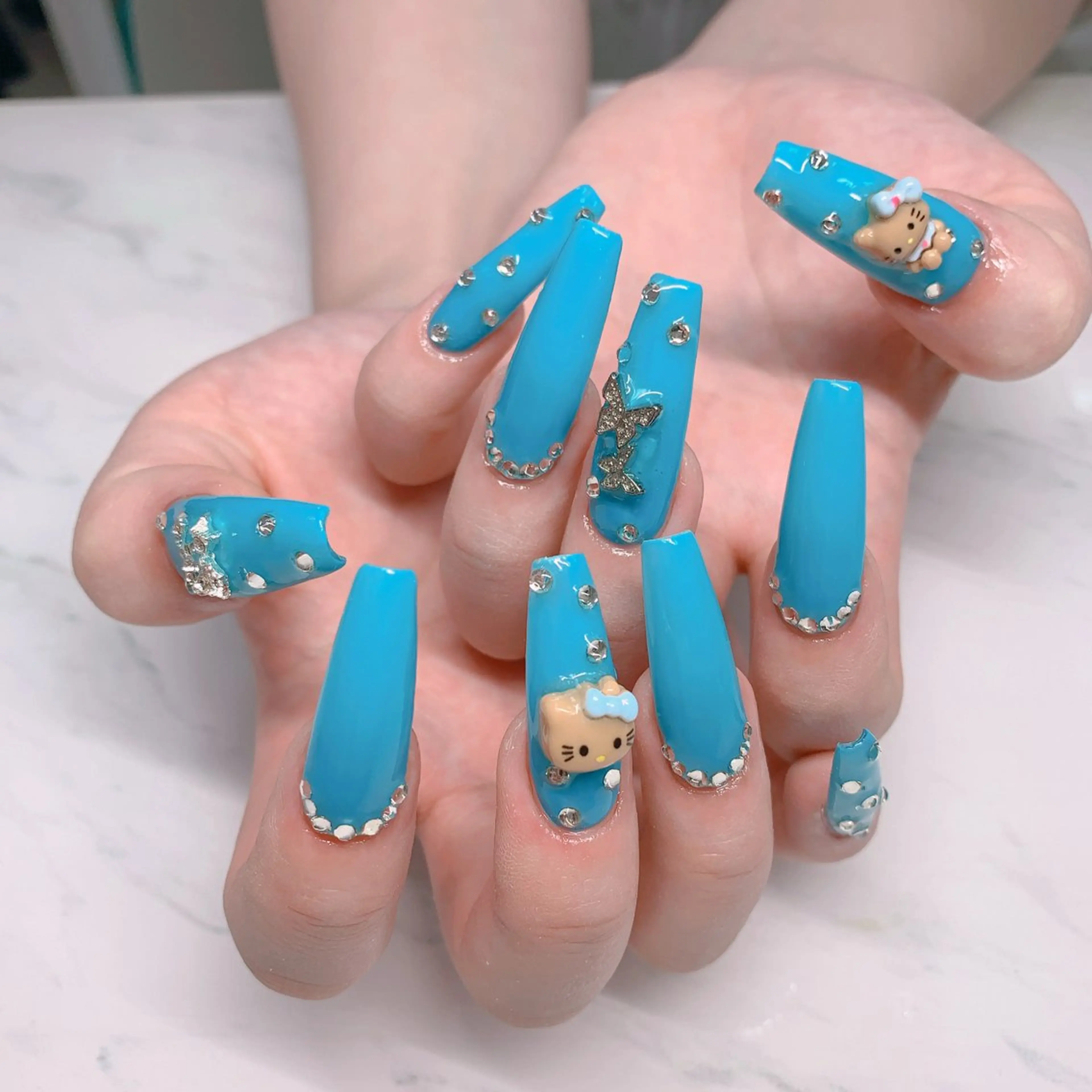 ネイル オーロラネイル 長さ出し フットネイル ジェルネイル キラキラネイル ハンドネイル インフィニティ ネイルサロンのネイルデザイン