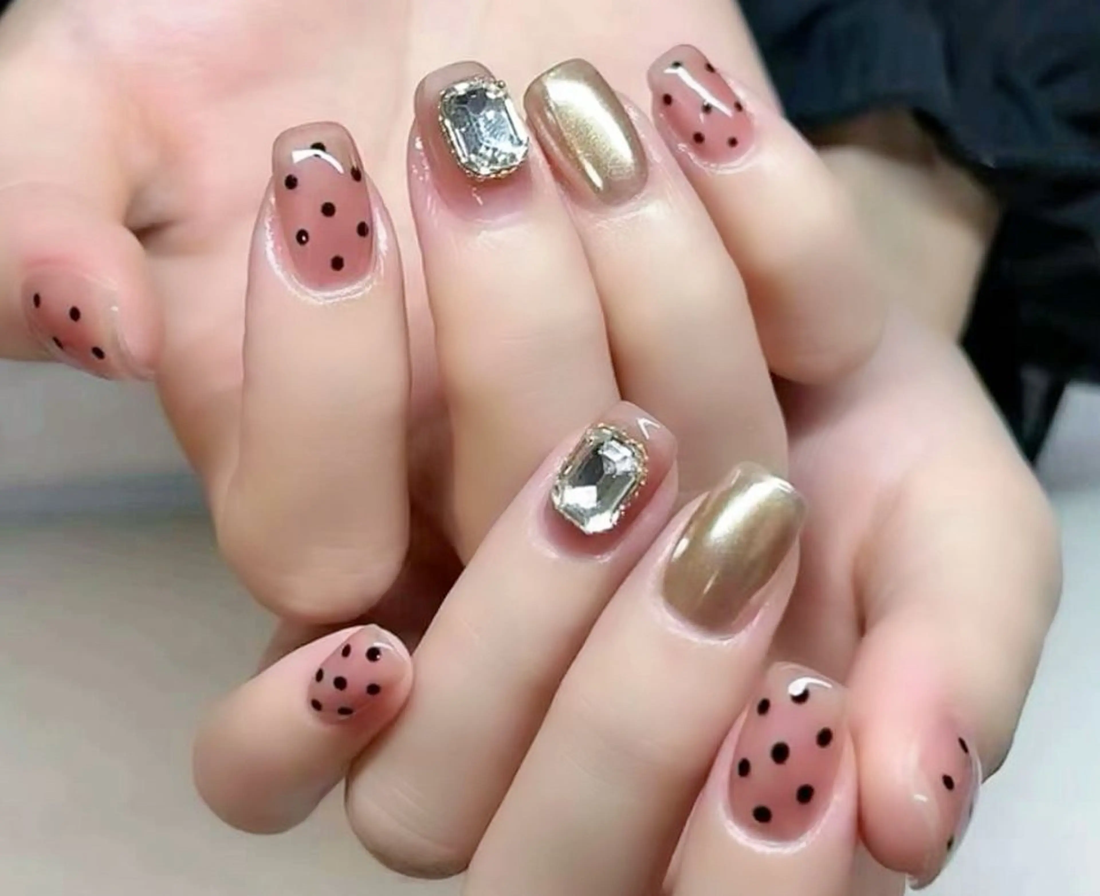 ネイル ハンドネイル MoonNail ユリ🌸のネイルデザイン