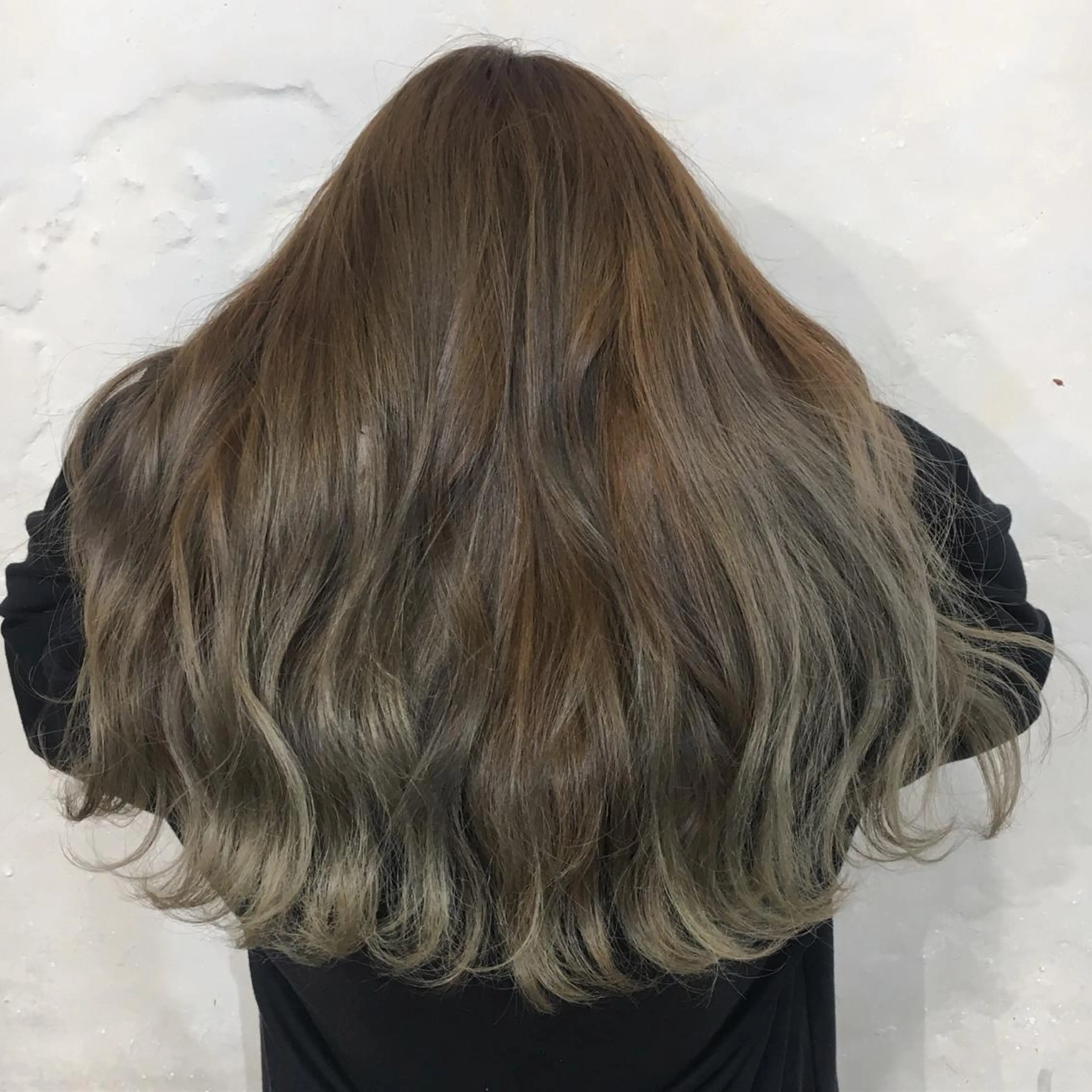 セミロング カラー パーマ ヘアアレンジ メンズ キッズ ネイル マツエク・マツパ センターパート マッシュ アッシュ グラデーションカラー ナチュラル 角床直哉 カラーカットNO 1のヘアスタイル