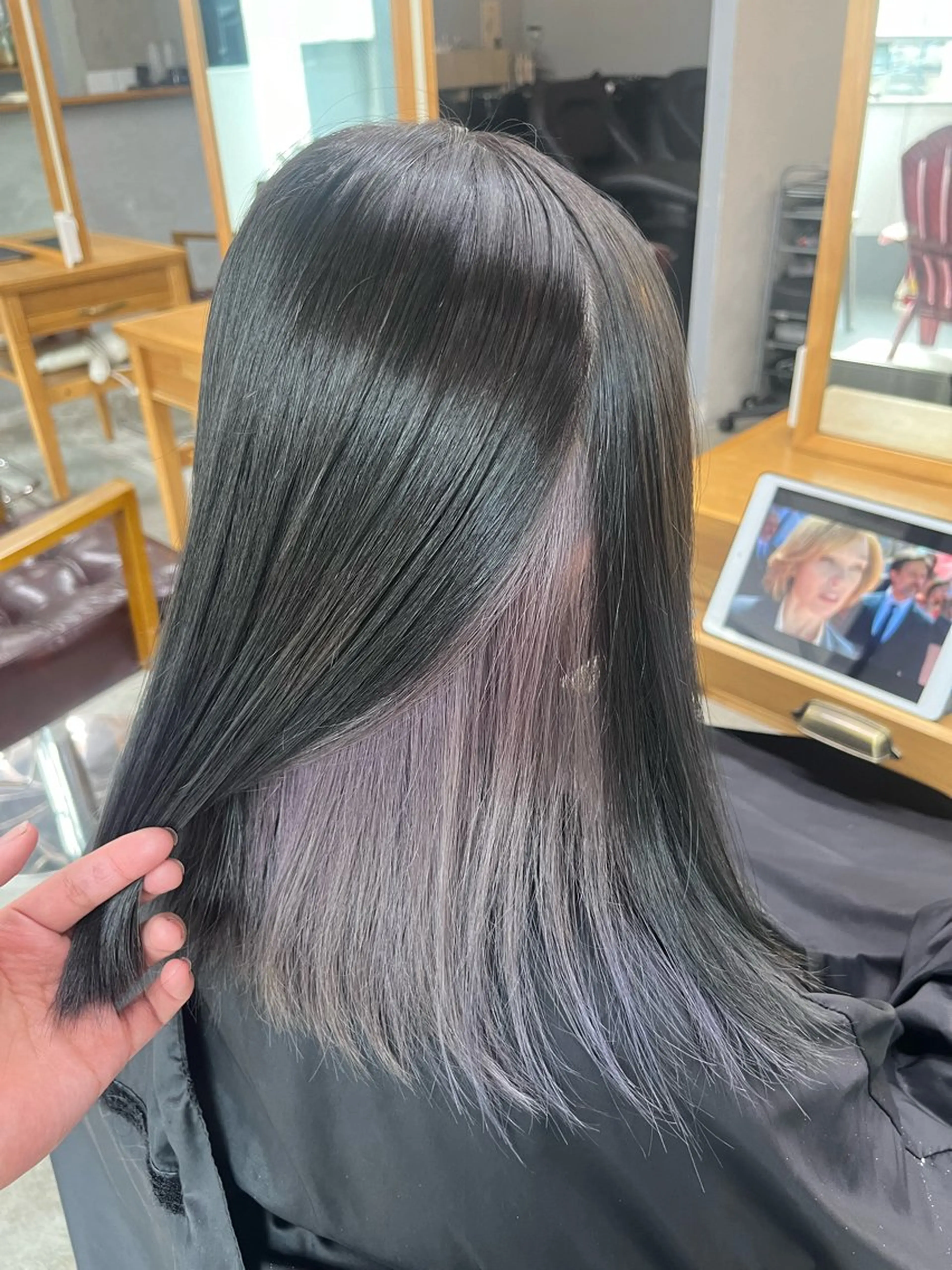 カラー 秋山 美奈のヘアスタイル