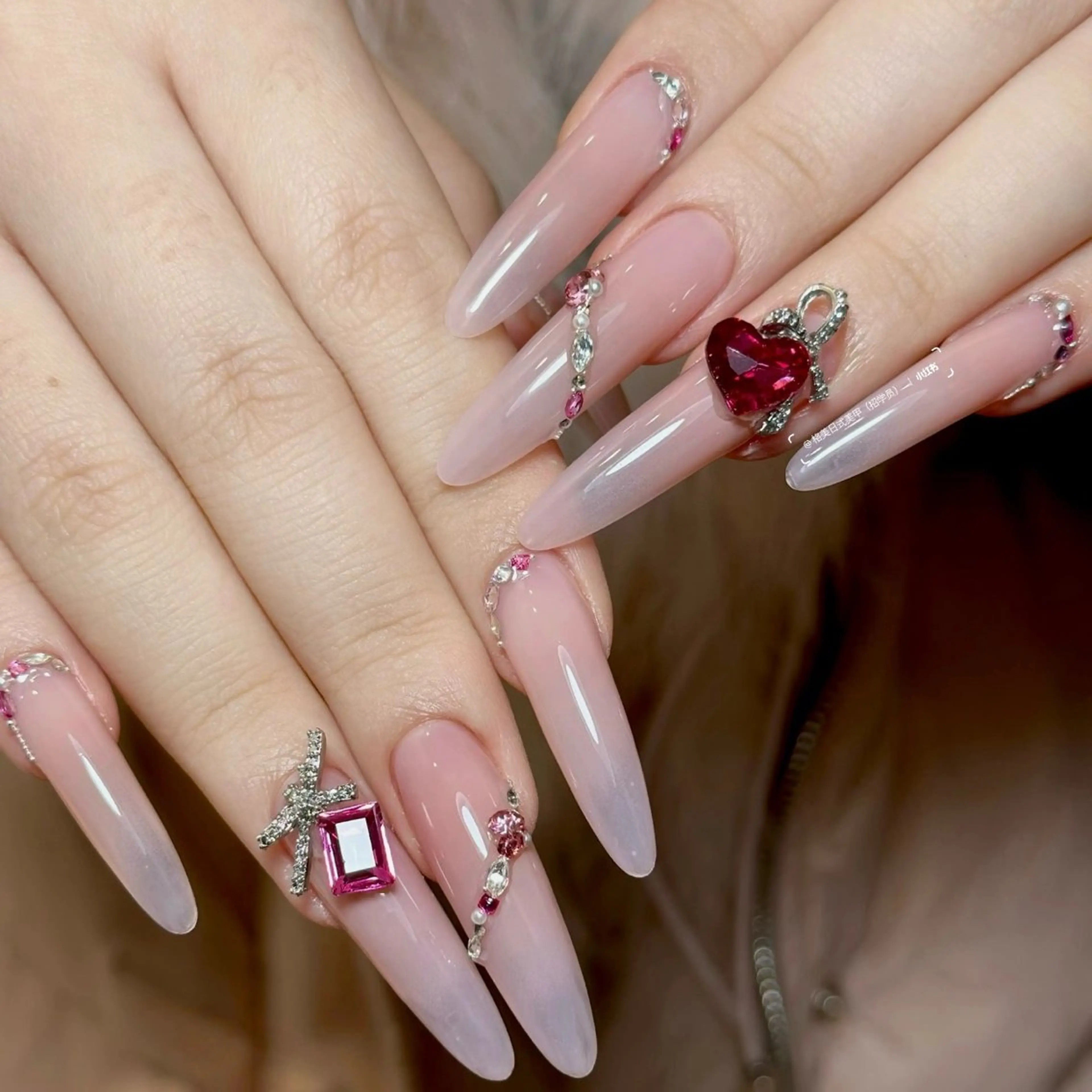 ネイル UMI ネイルサロン新宿🎀のネイルデザイン