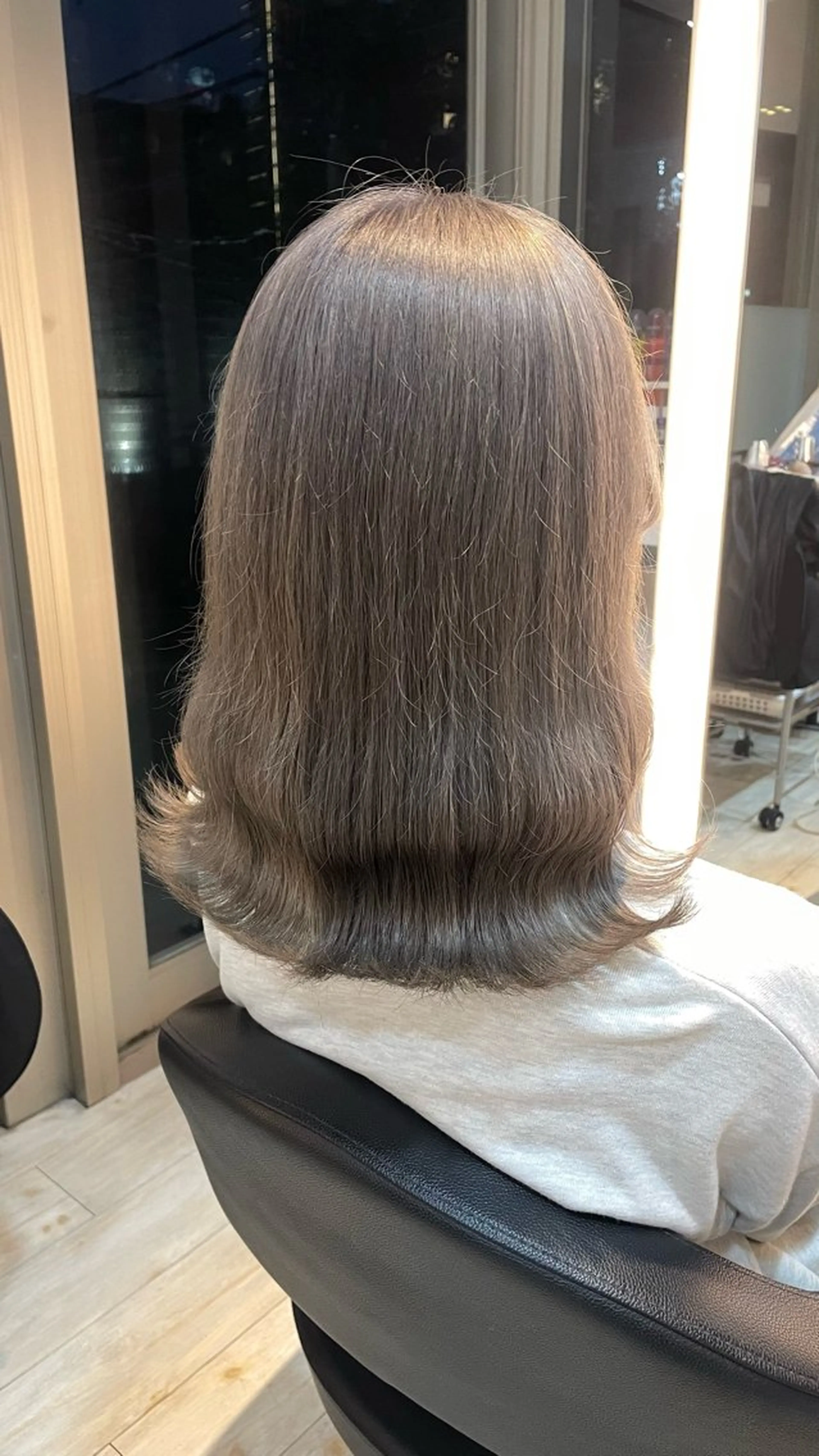 セミロング カラー ブリーチ/髪質改善/ ハイトーン/暖色のヘアスタイル