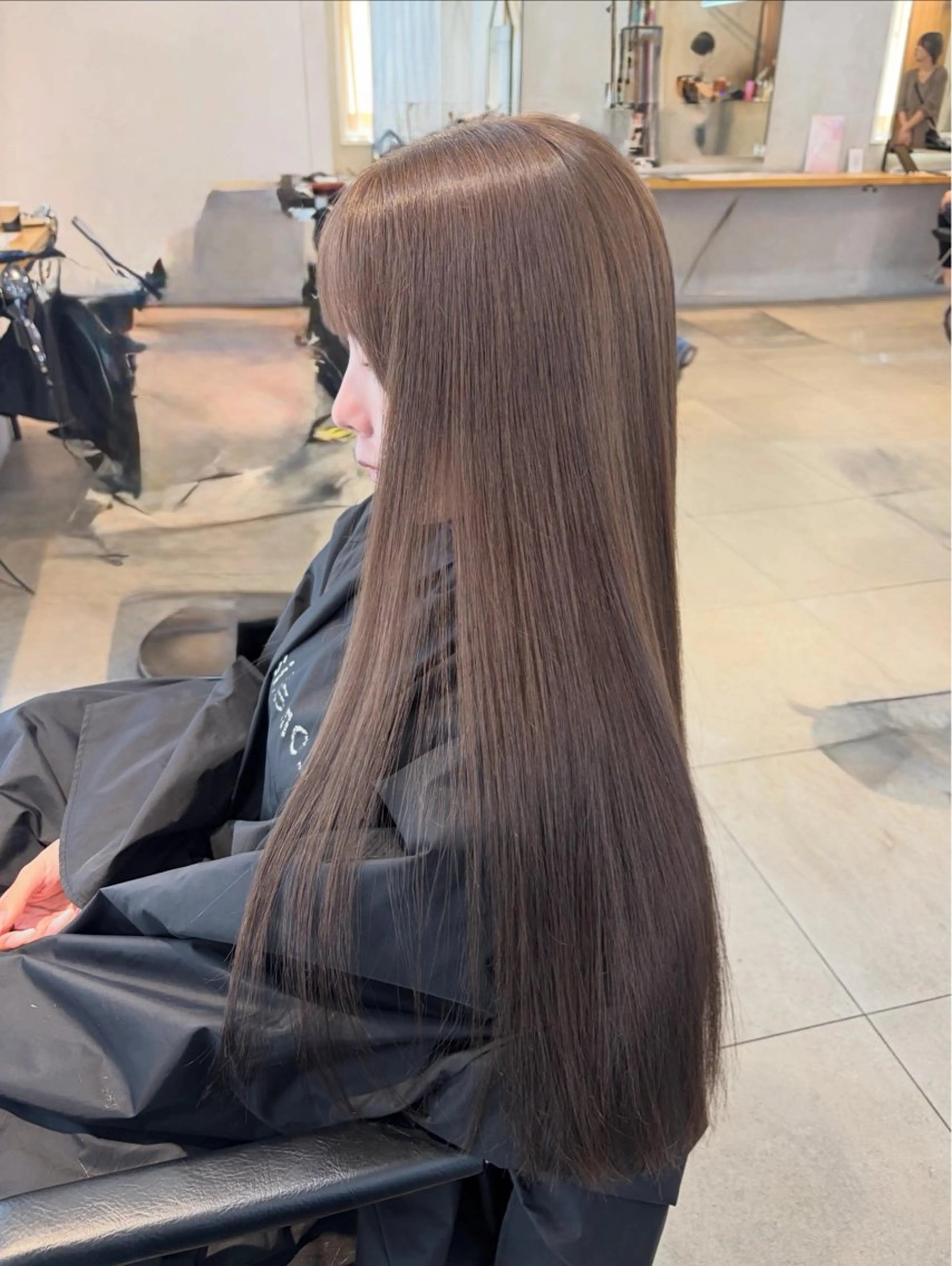 ロング カラー ミルクティー× グレージュMOMOのヘアスタイル