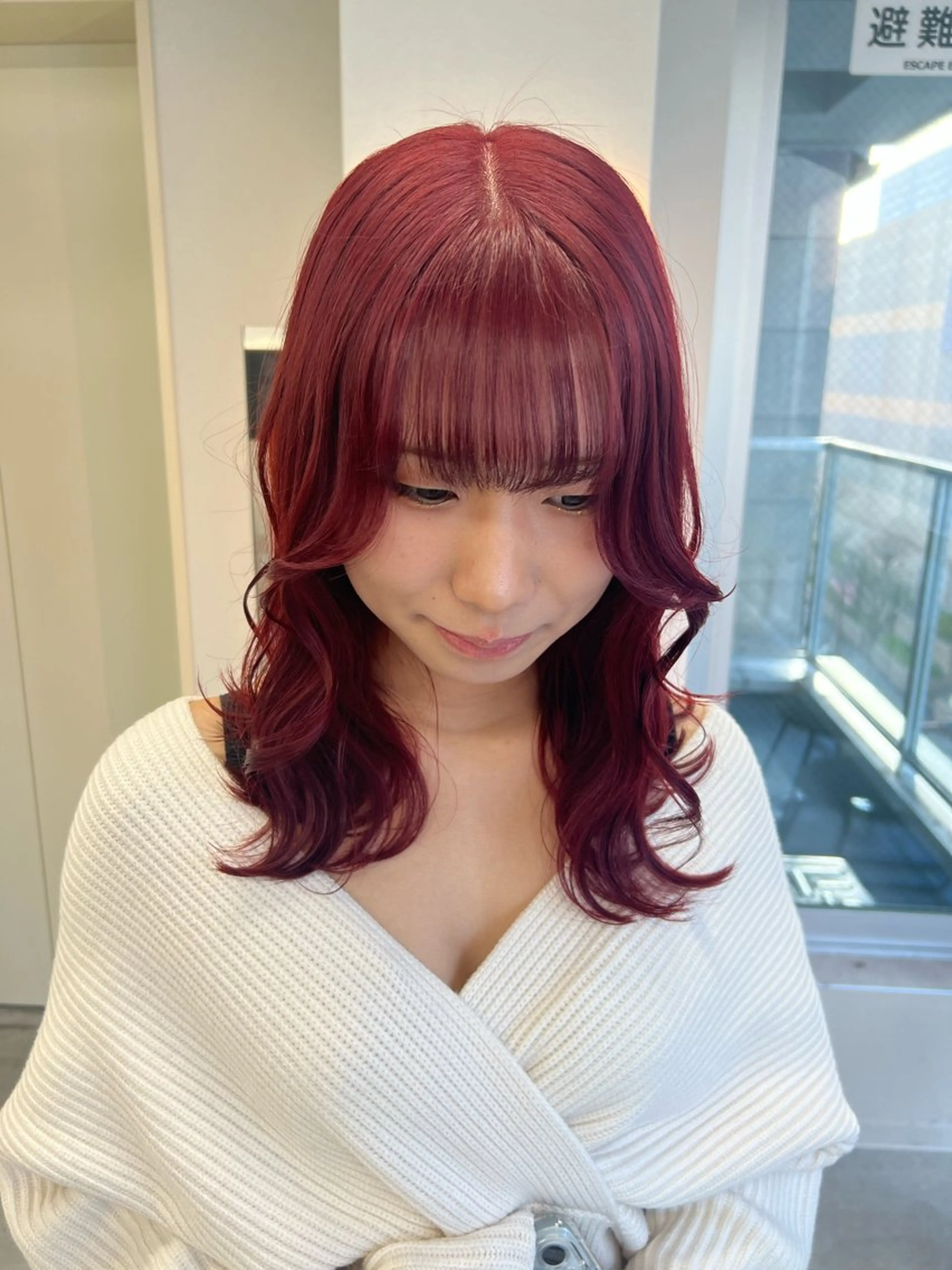 ミディアム ヘアカラー maya レイヤーカットのヘアスタイル