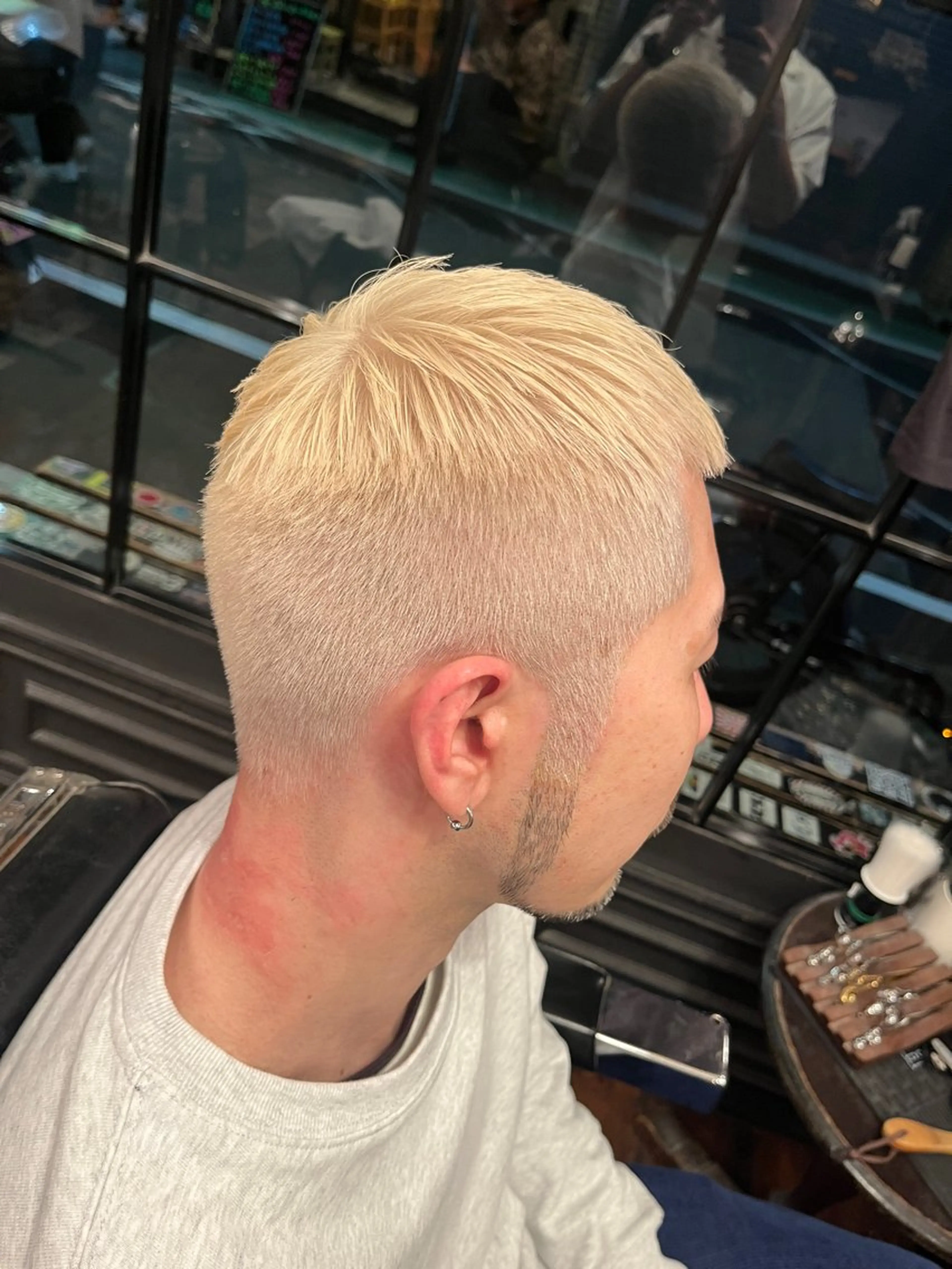 カラー ブリーチ ヘアカラー 加賀谷 英多のヘアスタイル