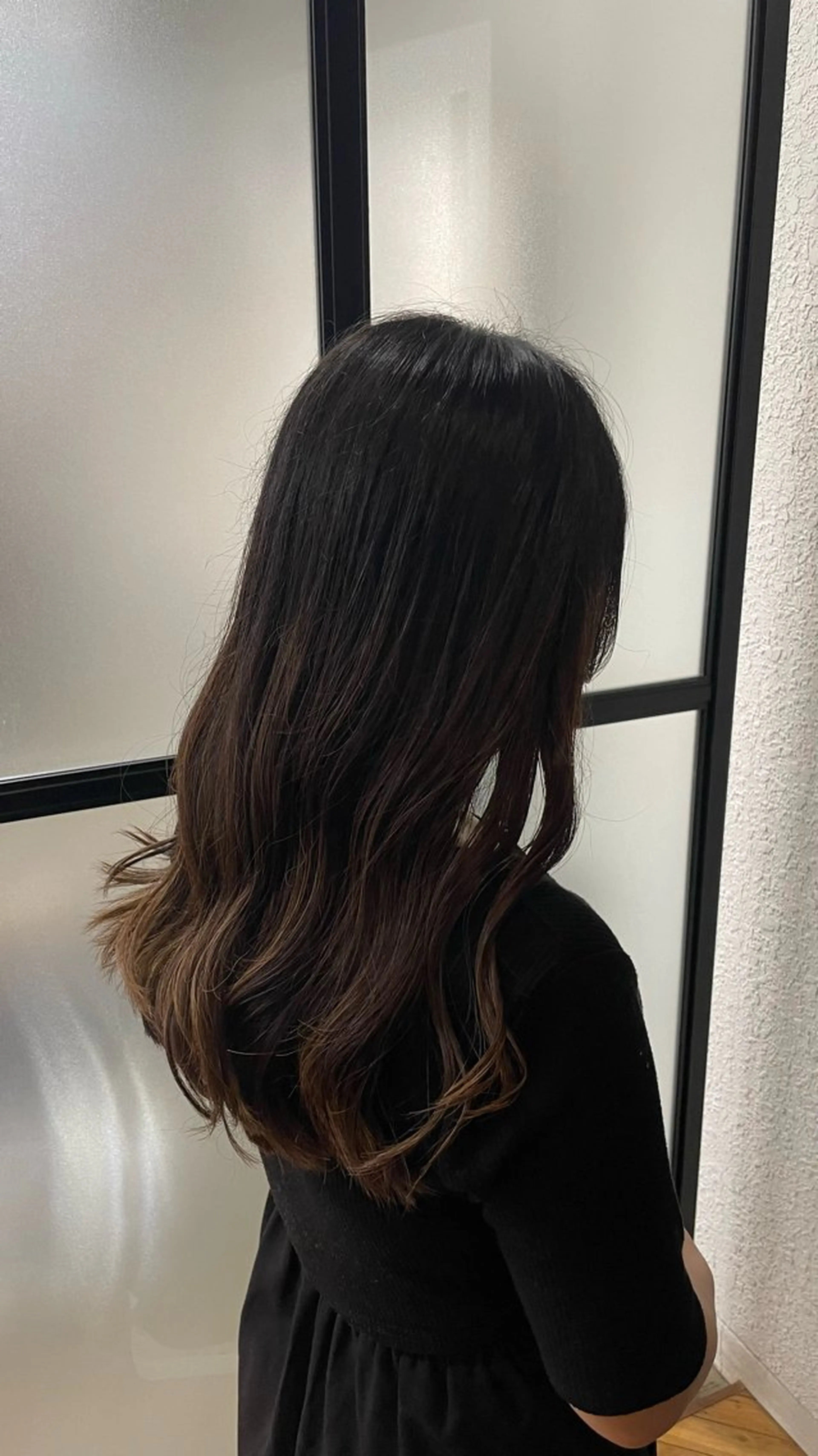 ロング ハラダ クルミのヘアスタイル