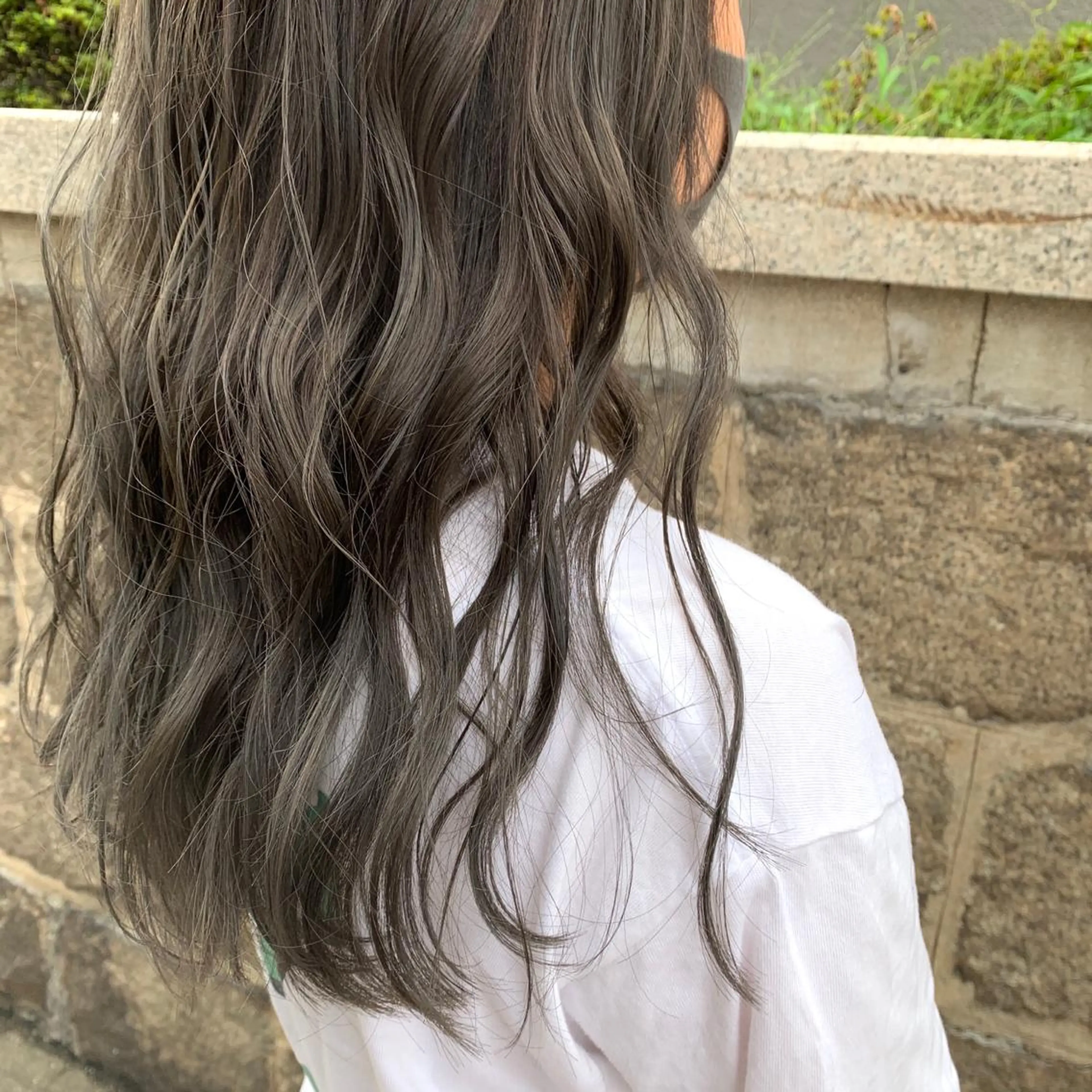 セミロング カラー 畑中康志 美髪矯正/ハイトーンのヘアスタイル