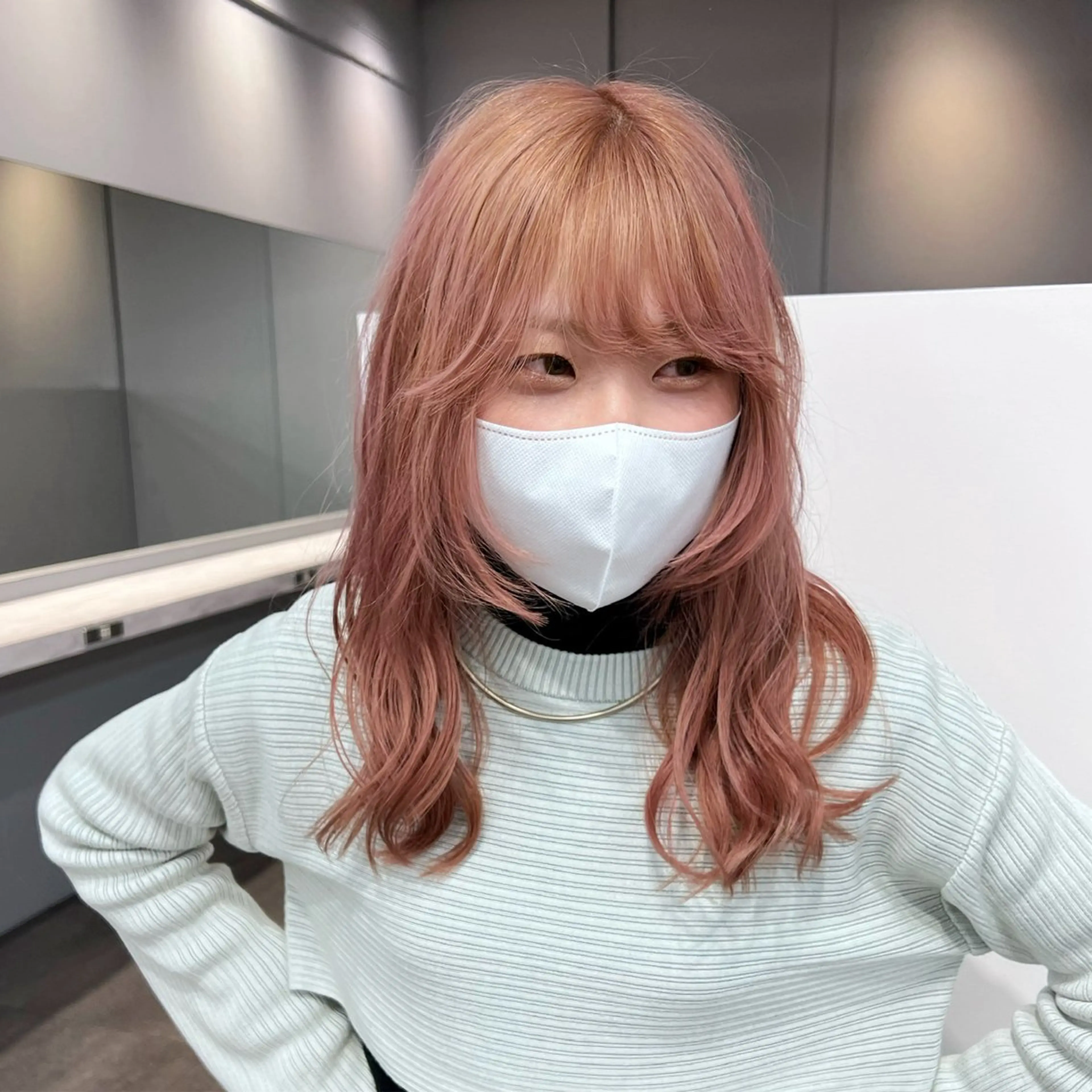 セミロング カラー ブラウンカラー ピンクカラー ピンクブラウン ウルフカット カット ヘアカラー ムラ修正💎 艶髪ハイトーン💎のヘアスタイル