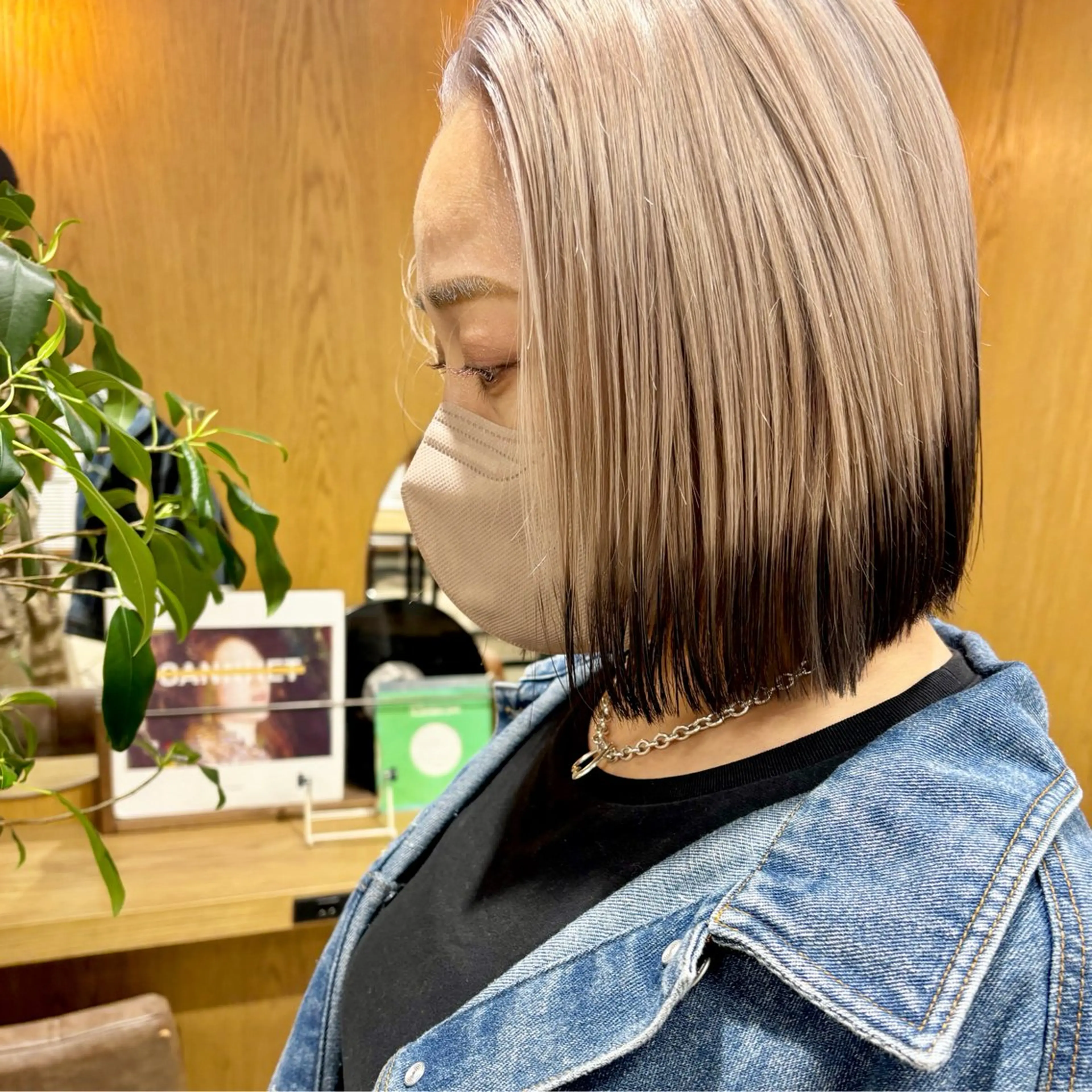 ショート カラー ベージュカラー ホワイトベージュ ヘアカラー トリートメント ブリーチカラーレイヤ ーカット🦋annaのヘアスタイル