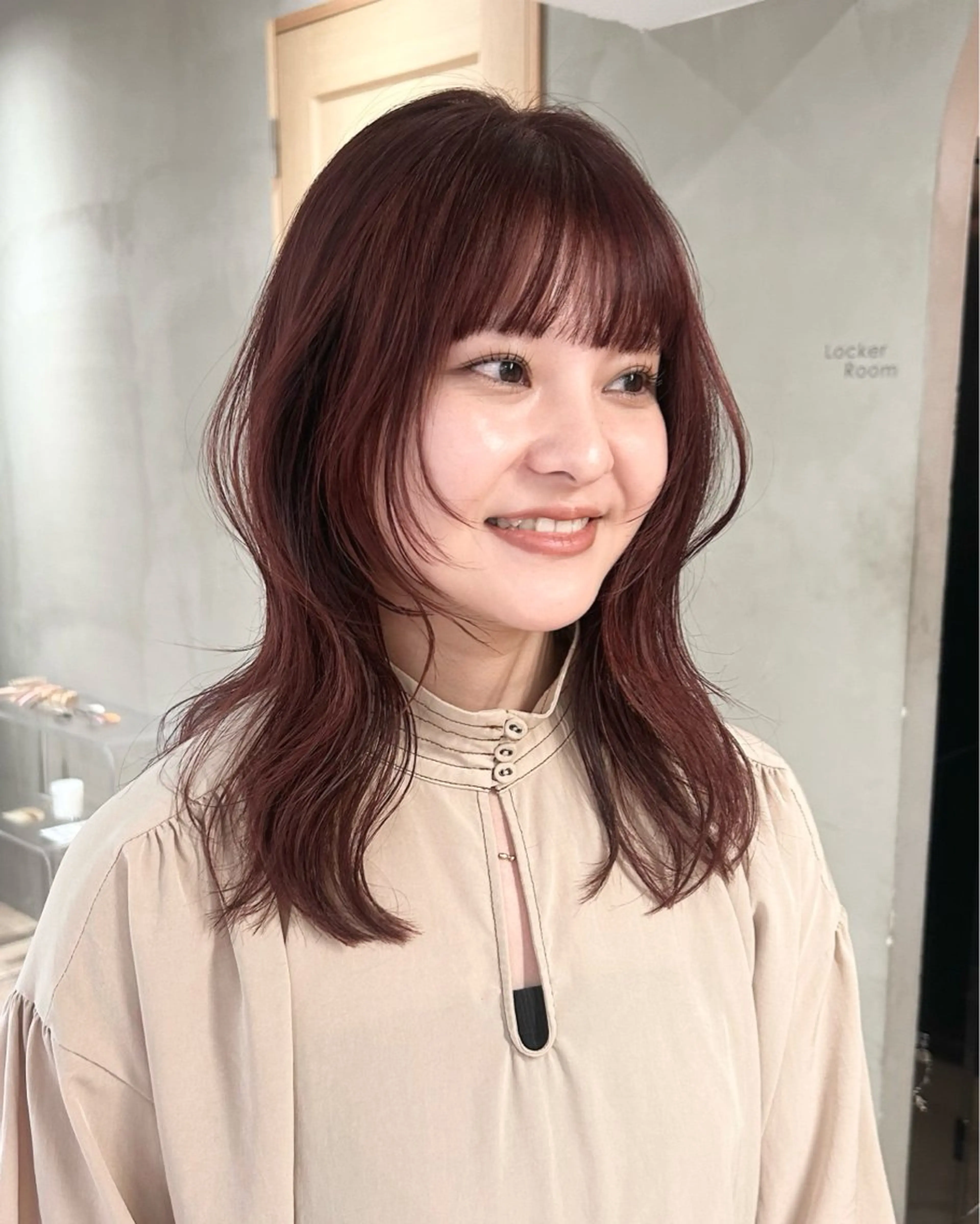 セミロング カラー ブリーチ ボルドーカラー ブリーチなしカラー レッドカラー 顔まわりレイヤー レイヤーカット/栄/ 顔周り/キトウモエノのヘアスタイル