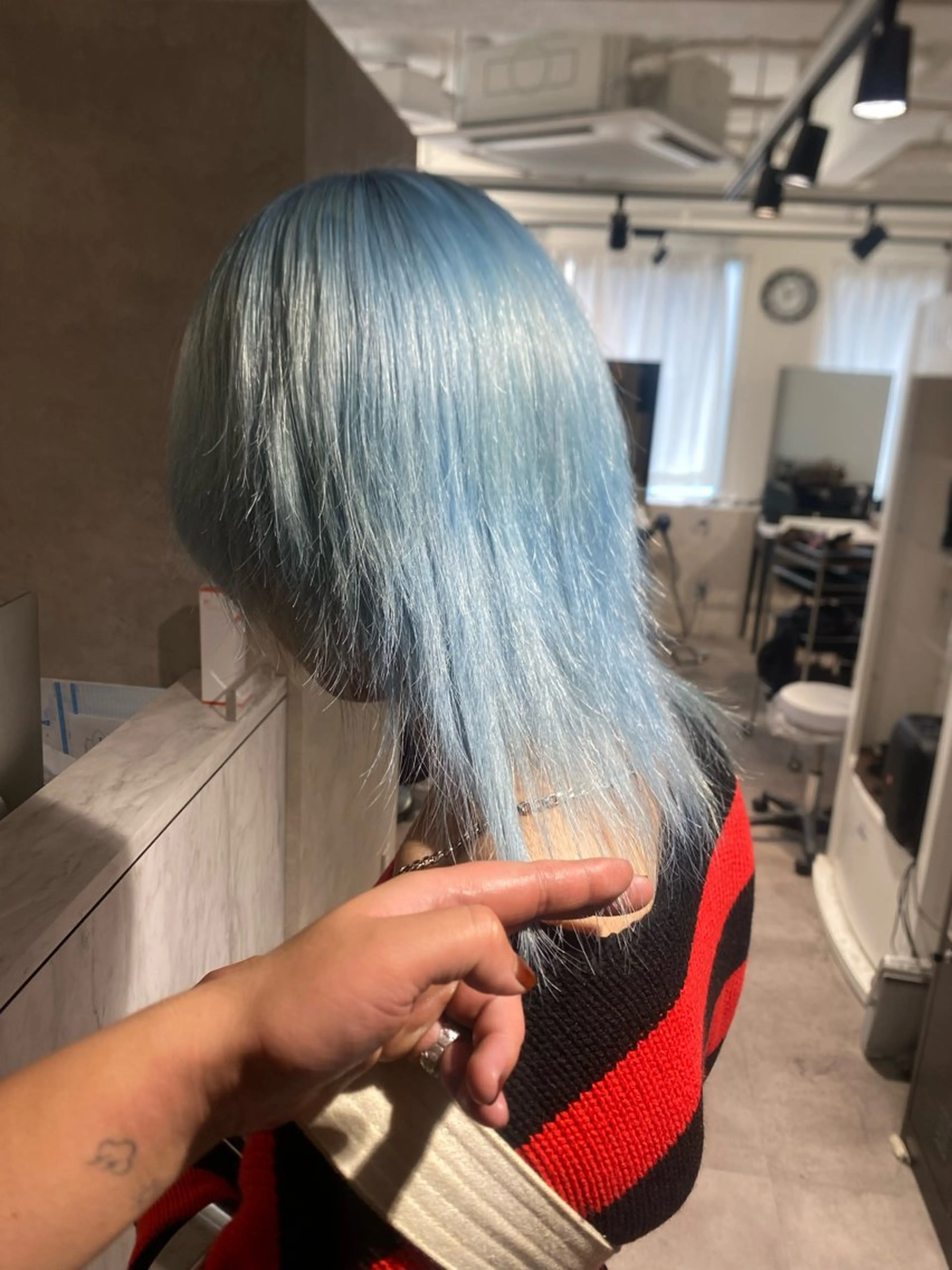 ショート カラー 🇰🇷ハイトーン× 韓国レイヤー레이어드のヘアスタイル