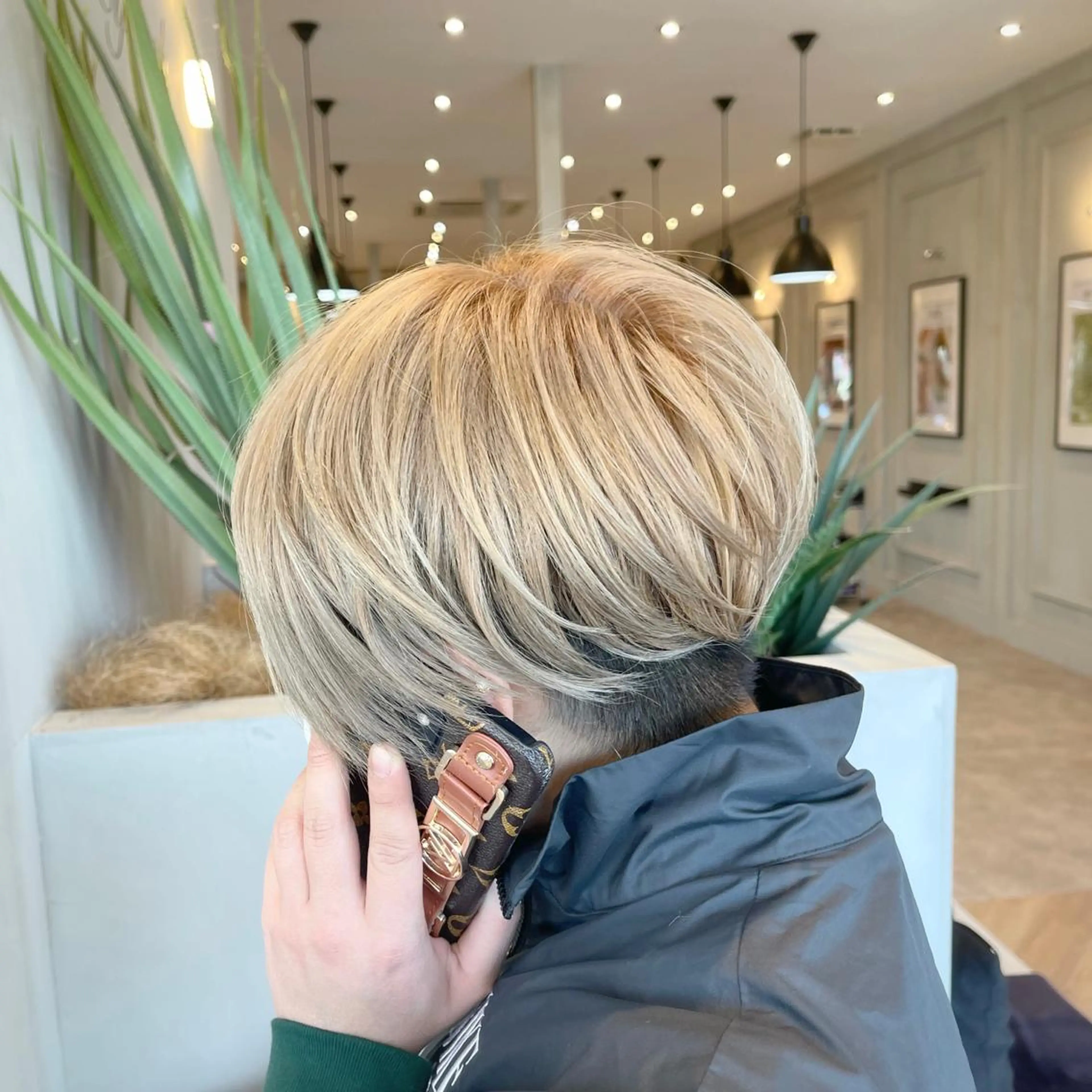 ショート カラー ヘアアレンジ バレイヤージュ デザインカラー ハイライトカラー 外国人風カラー ハイライト カット ヘアカラー トリートメント アンドウ ユウ/ レイヤーカット/韓国のヘアスタイル