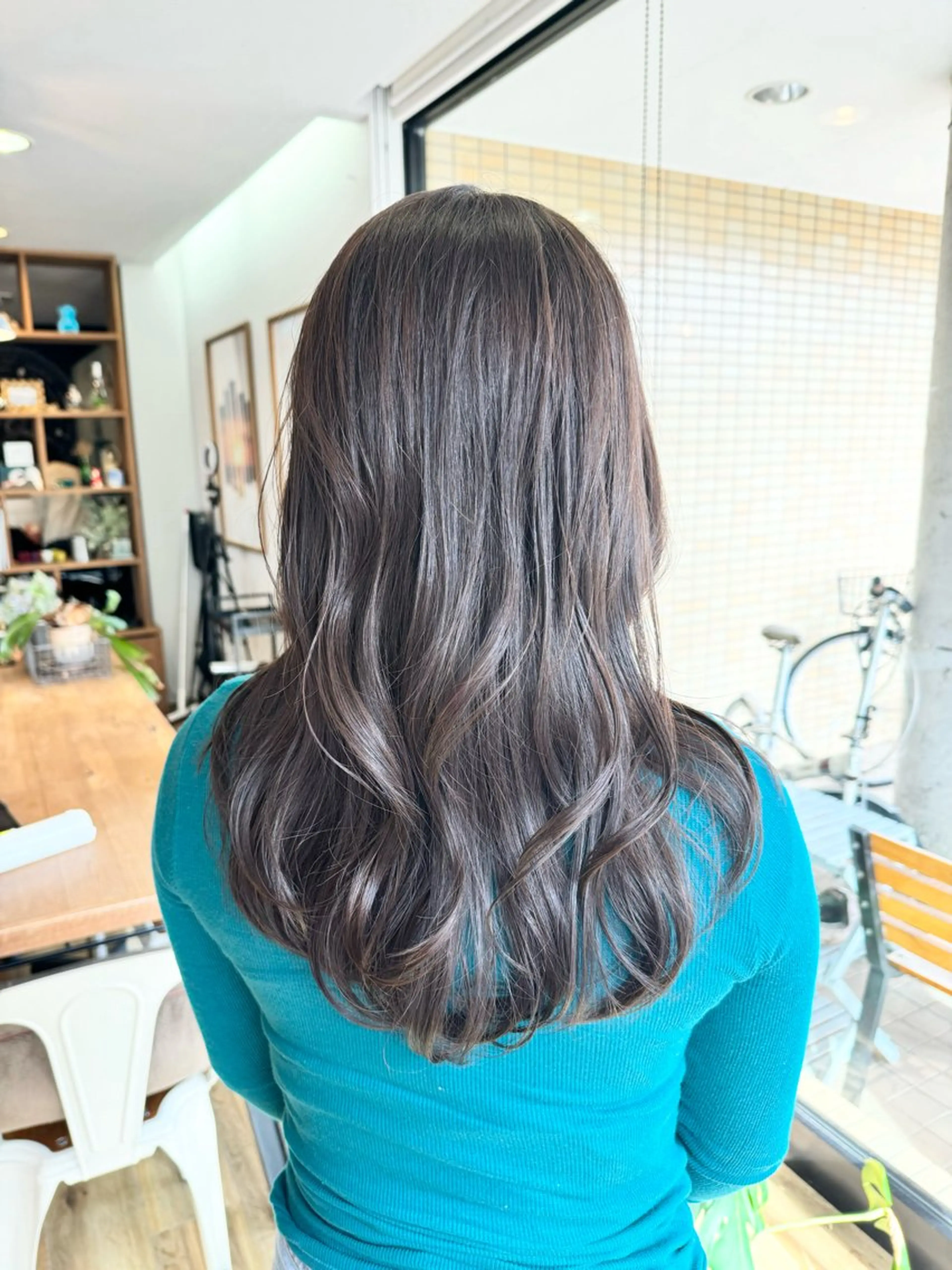 ロング カラー アッシュ ヘアカラー トリートメント ツキダテ ユイのヘアスタイル