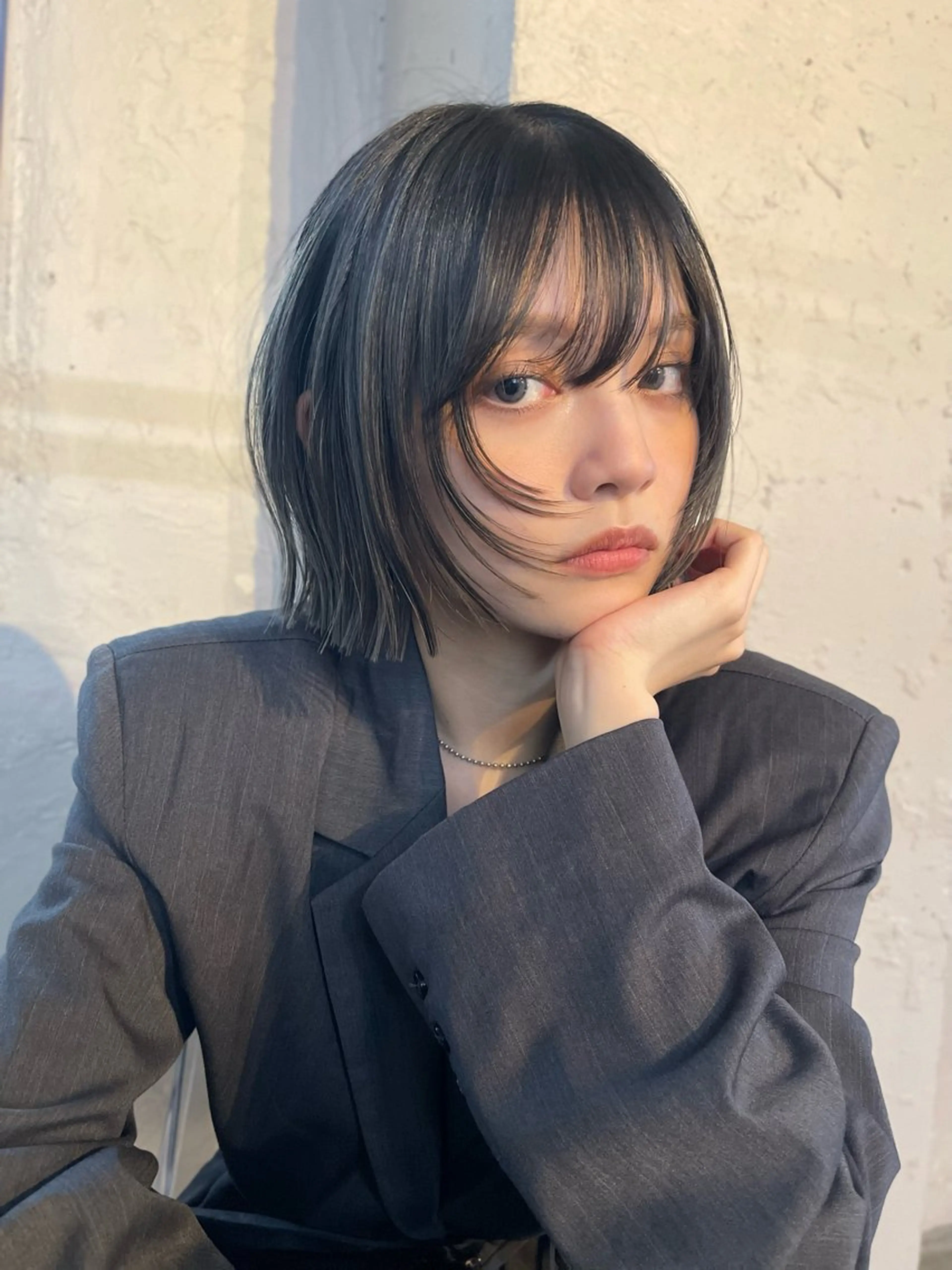 ショート ボブ カット ヘアカラー 顔まわりレイヤー デザインカットのヘアスタイル