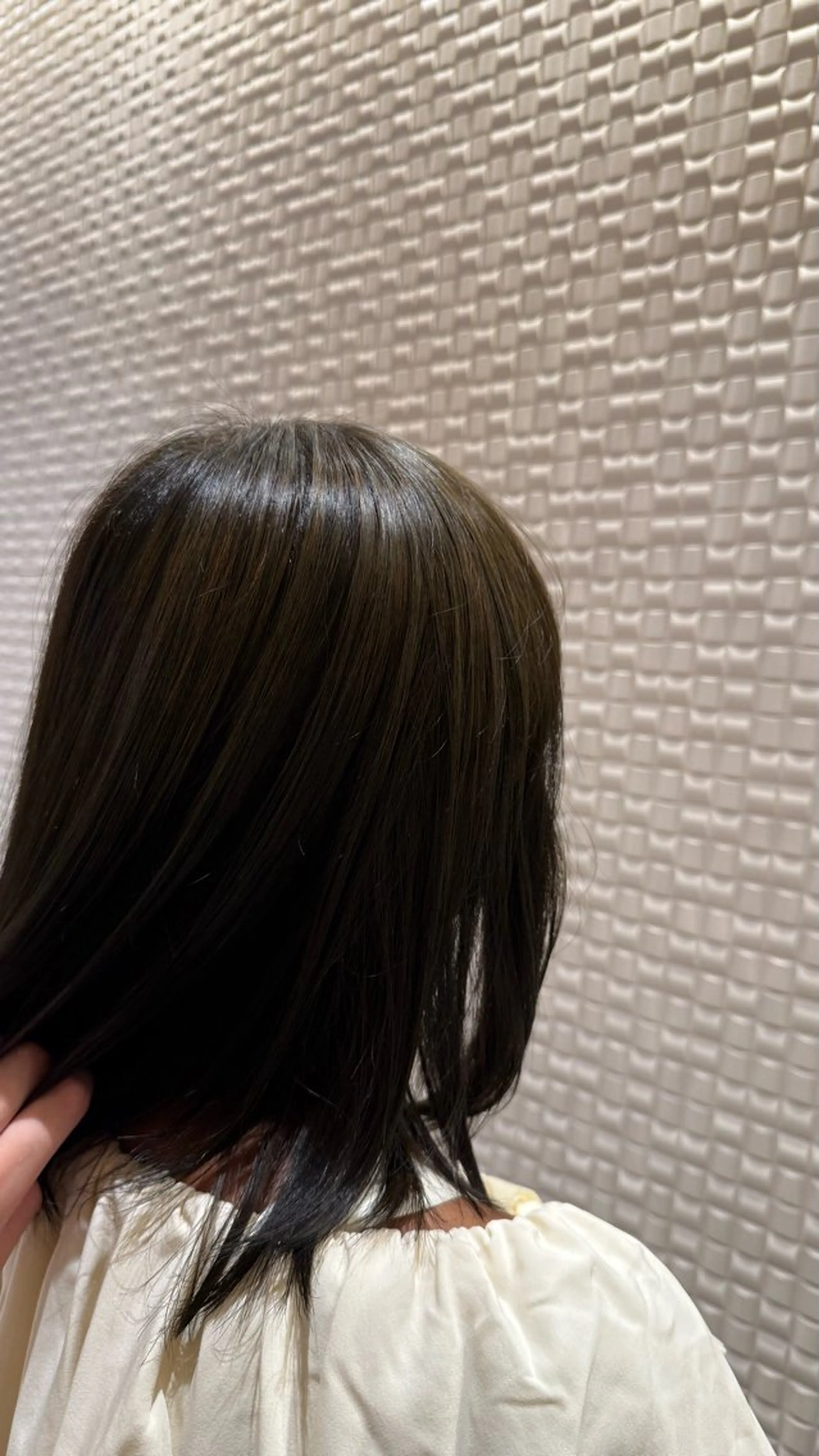 ミディアム 緑川 莉緒のヘアスタイル