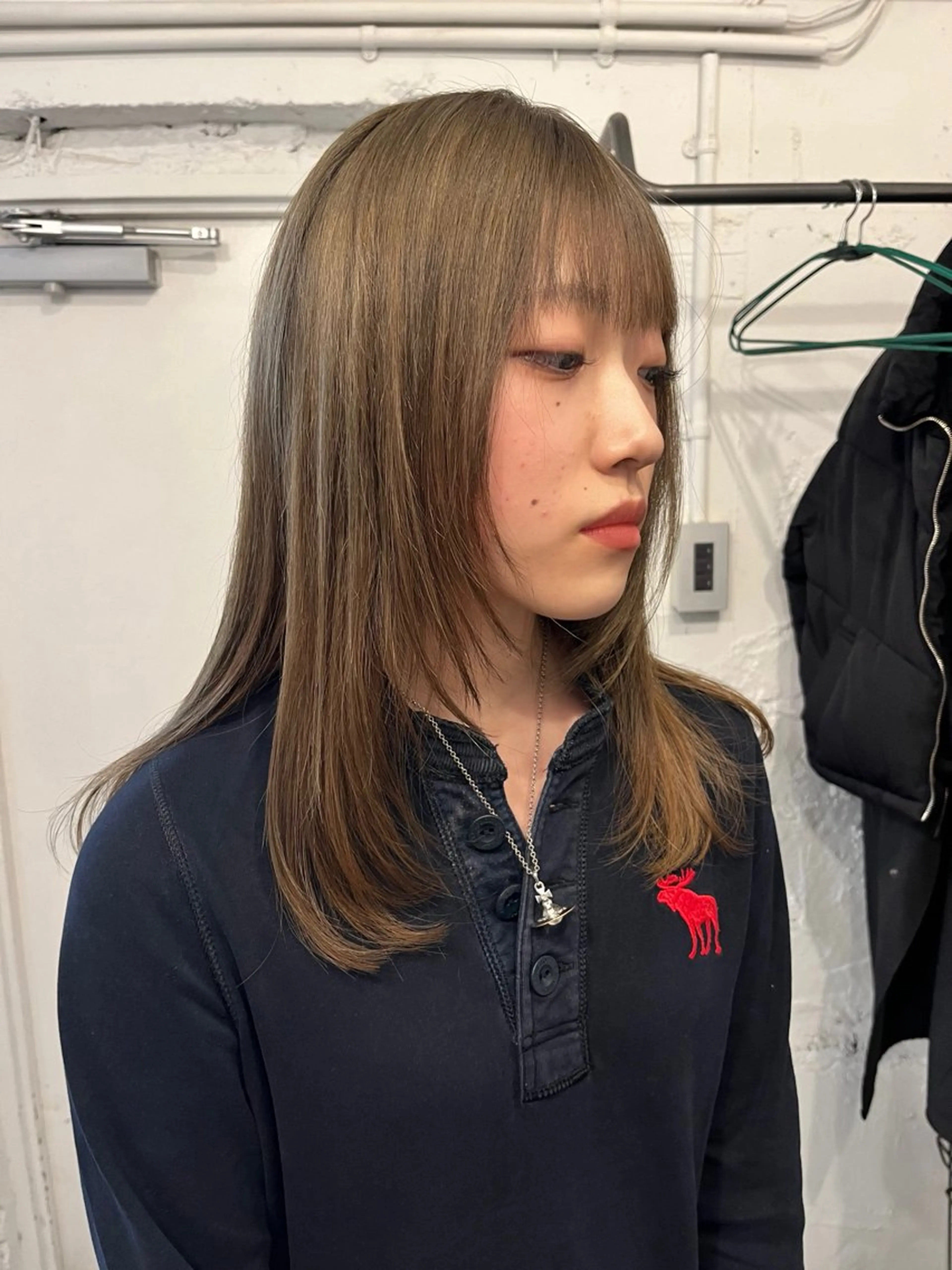 セミロング カラー パーマ ベージュカラー オリーブベージュ レイヤーカット ✴︎UNU ✴︎モエカのヘアスタイル