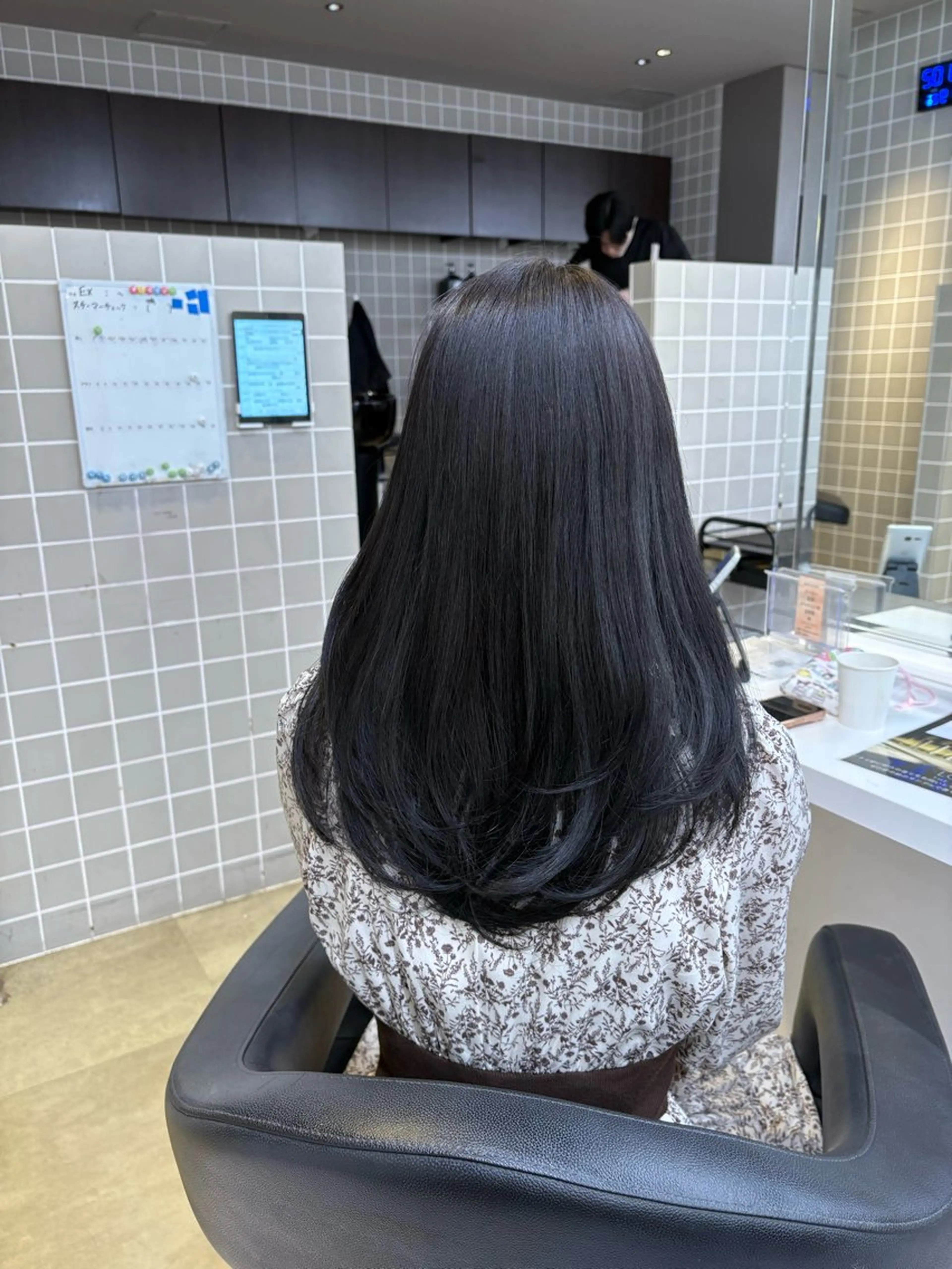 セミロング カット ヘアカラー トリートメント ヘッドスパ ヘアセット 寒色/ベージュヘア ブリーチありMiOのヘアスタイル