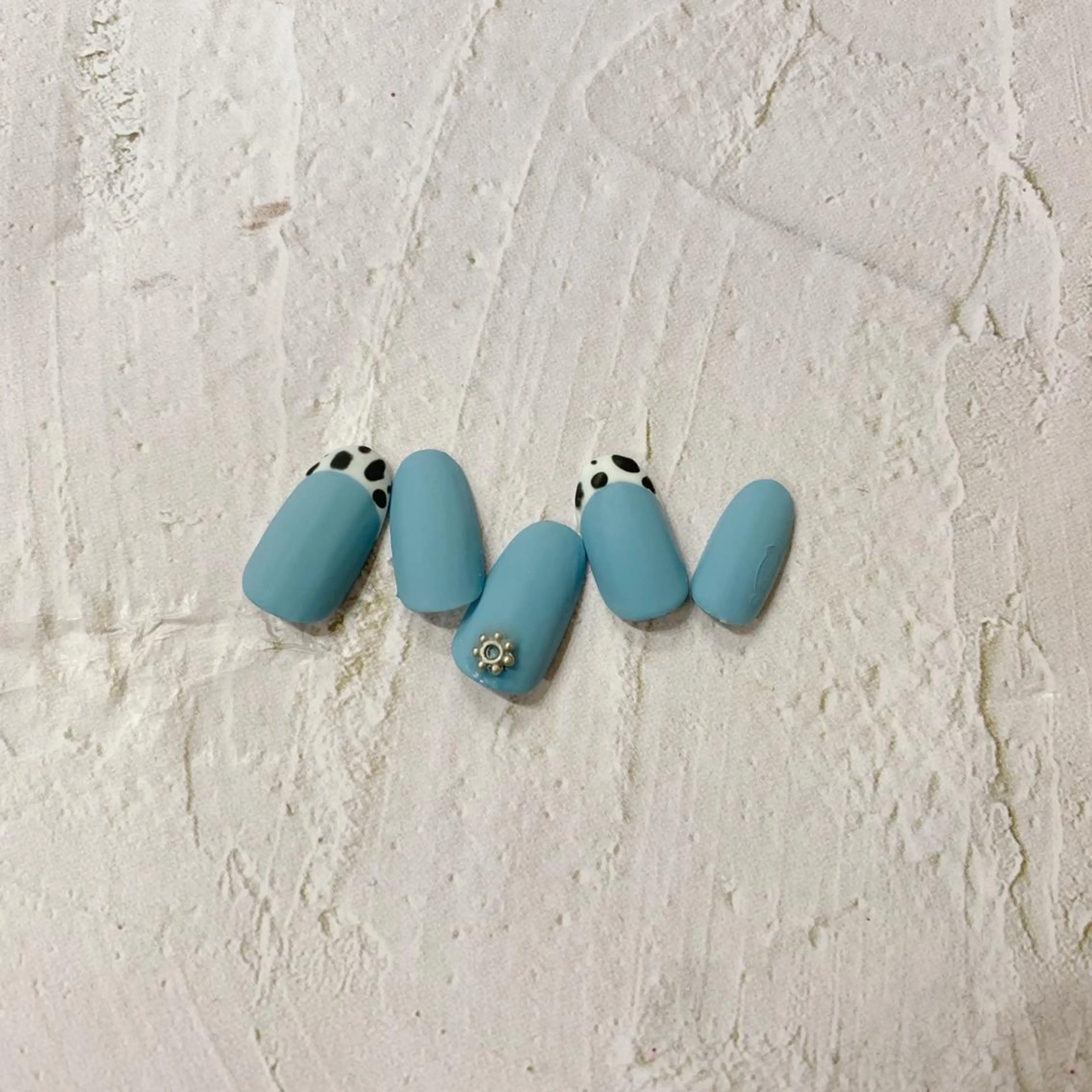 ネイル アニマル柄 ニュアンスネイル melumooi nailのネイルデザイン