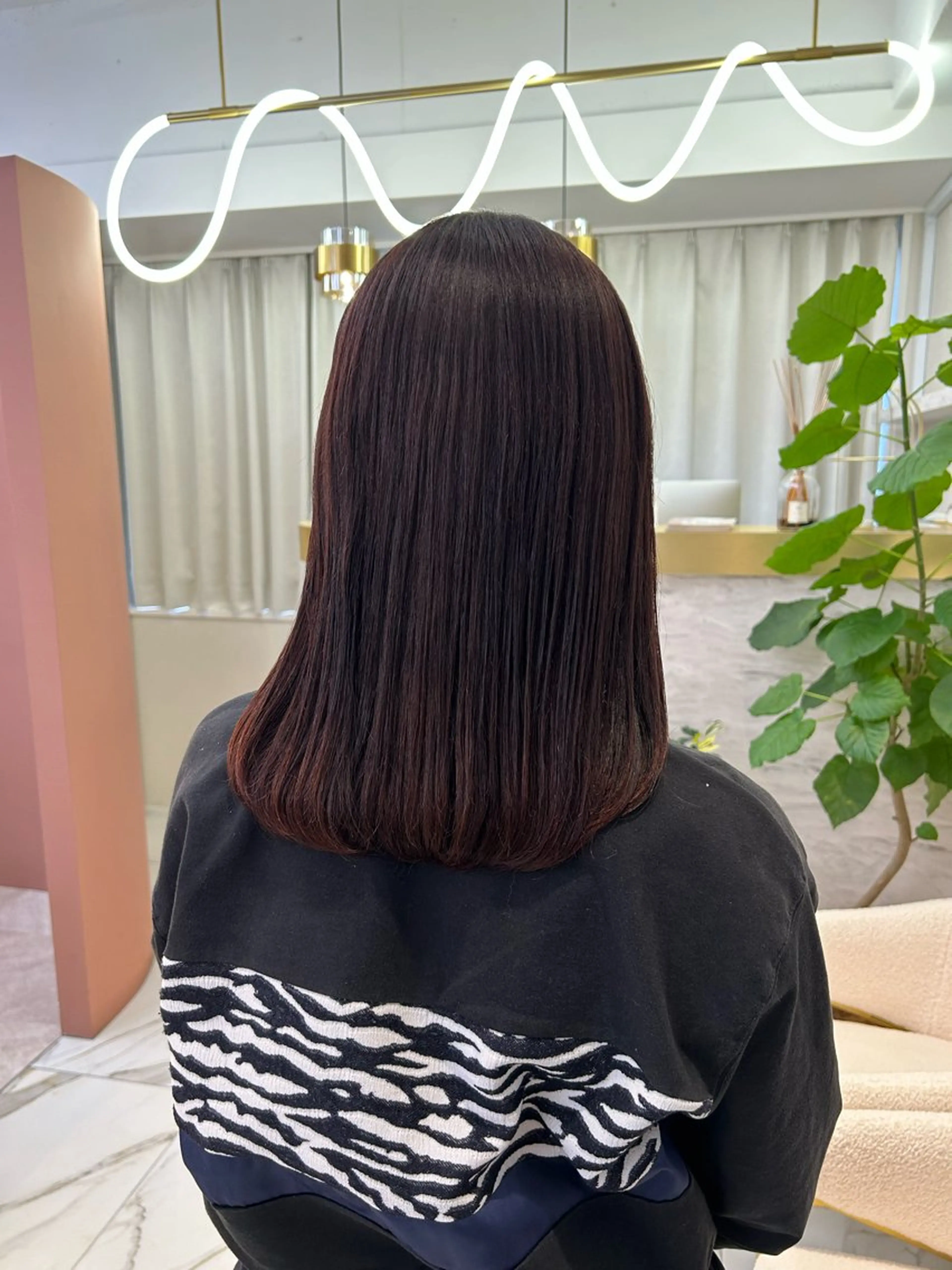 セミロング カラー 佐合 梨花 / ｅａｕ〈オー〉のヘアスタイル