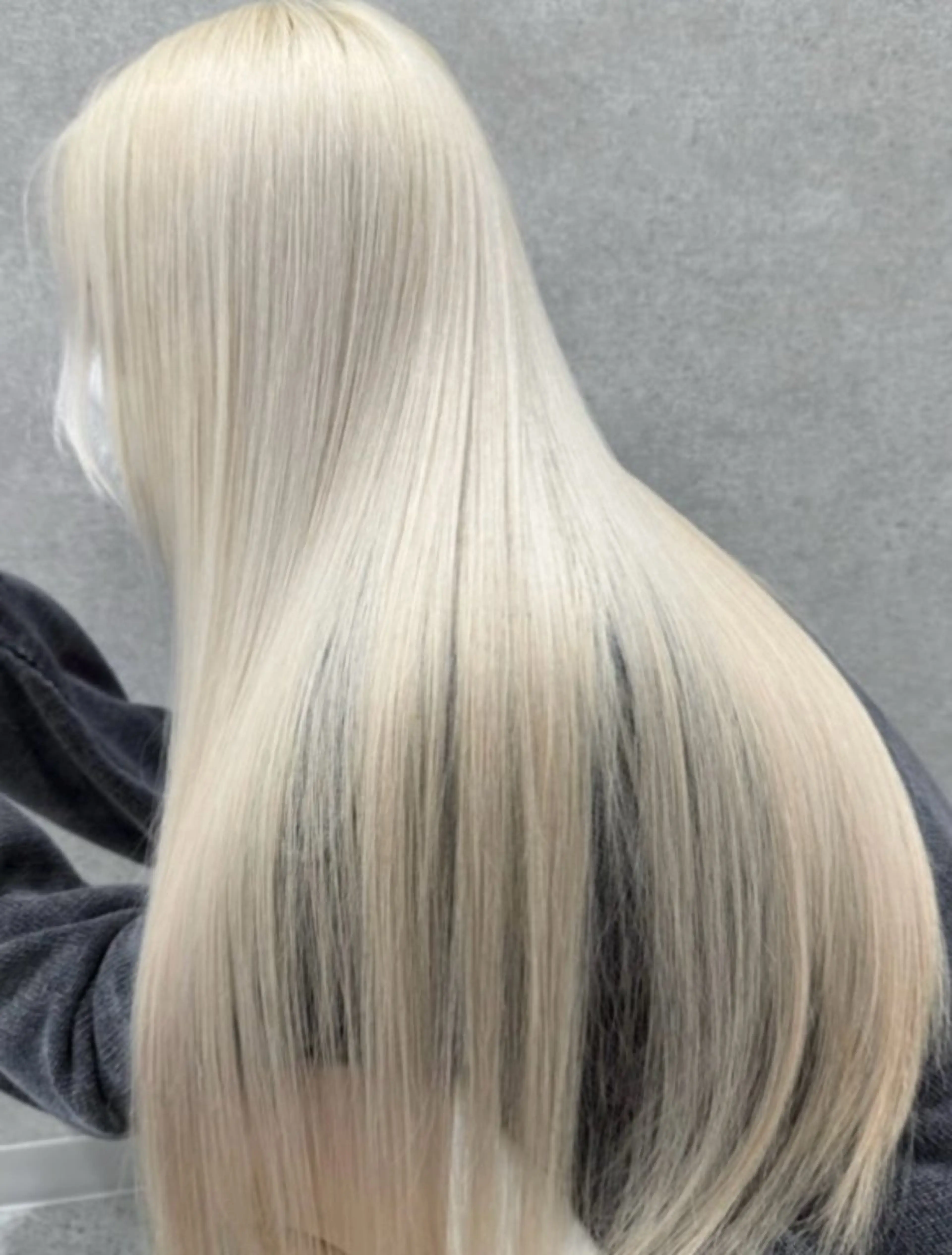 ロング カラー 🖤ハイトーン× レイヤー🖤SARAのヘアスタイル