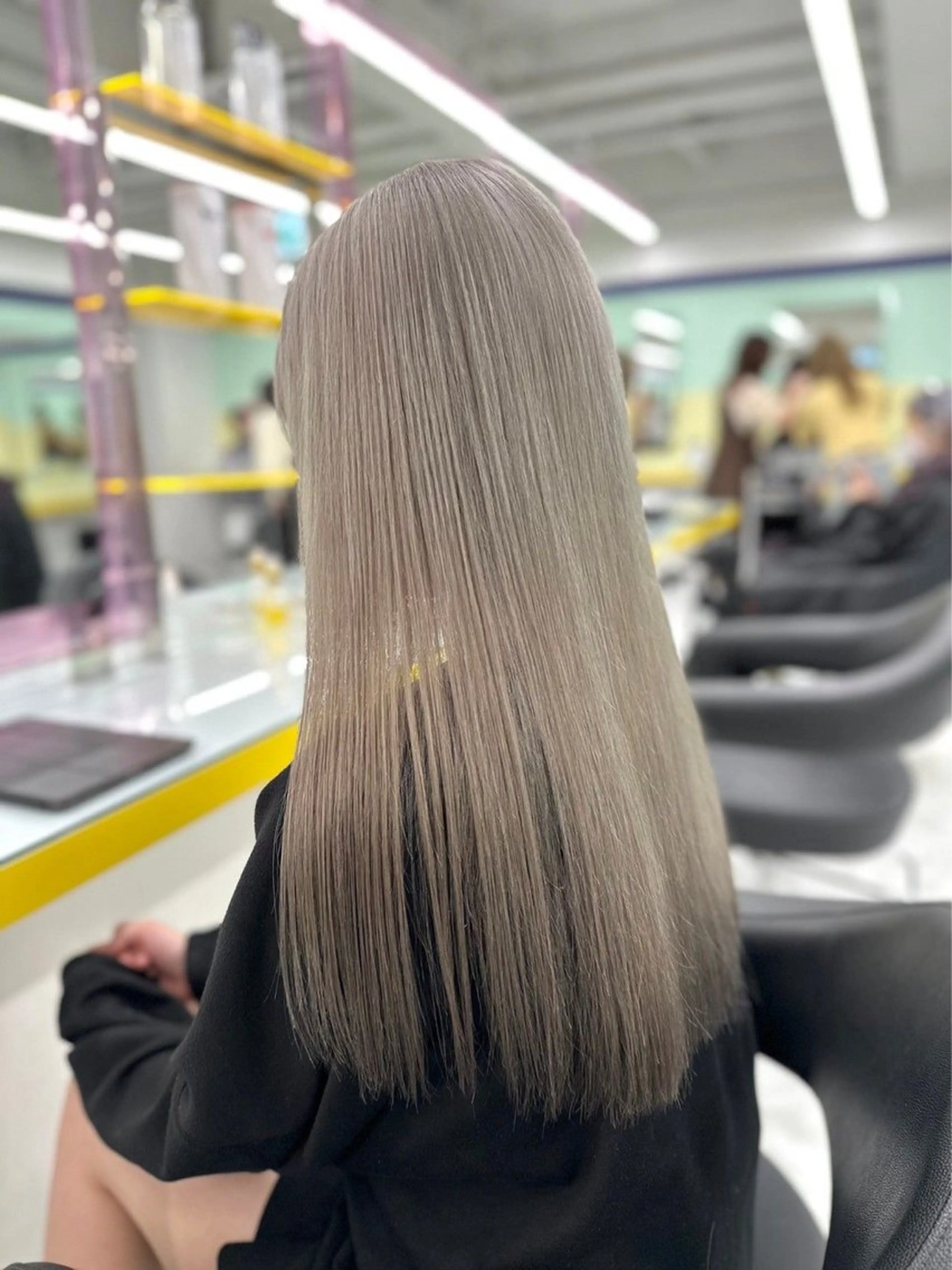 セミロング カラー ヘアアレンジ 🫧モテる💗ダメー ジレスハイトーン🫧のヘアスタイル