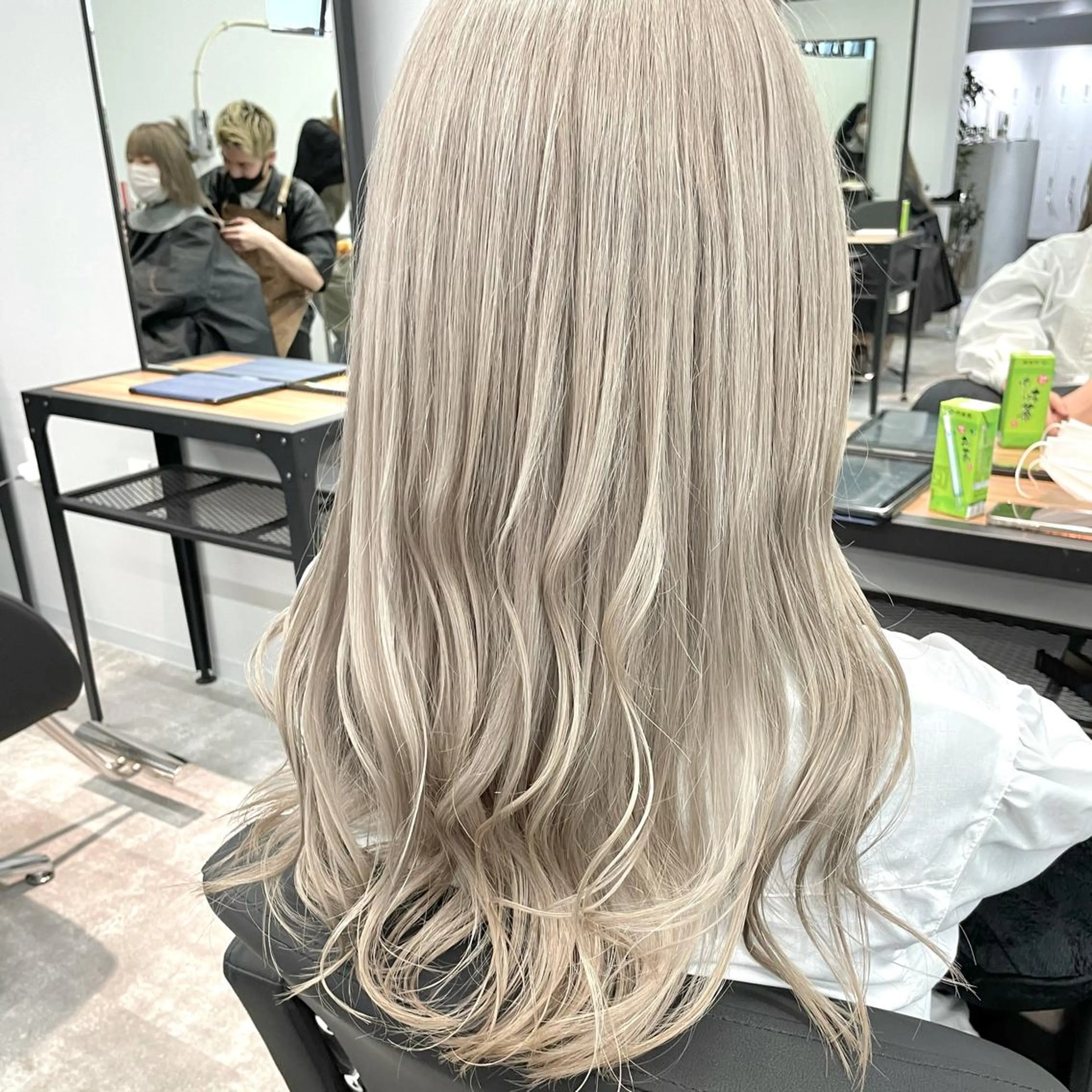 ロング カラー ハイトーンカラー ヘアカラー トリートメント ✨MiL✨ ✨心斎橋✨のヘアスタイル