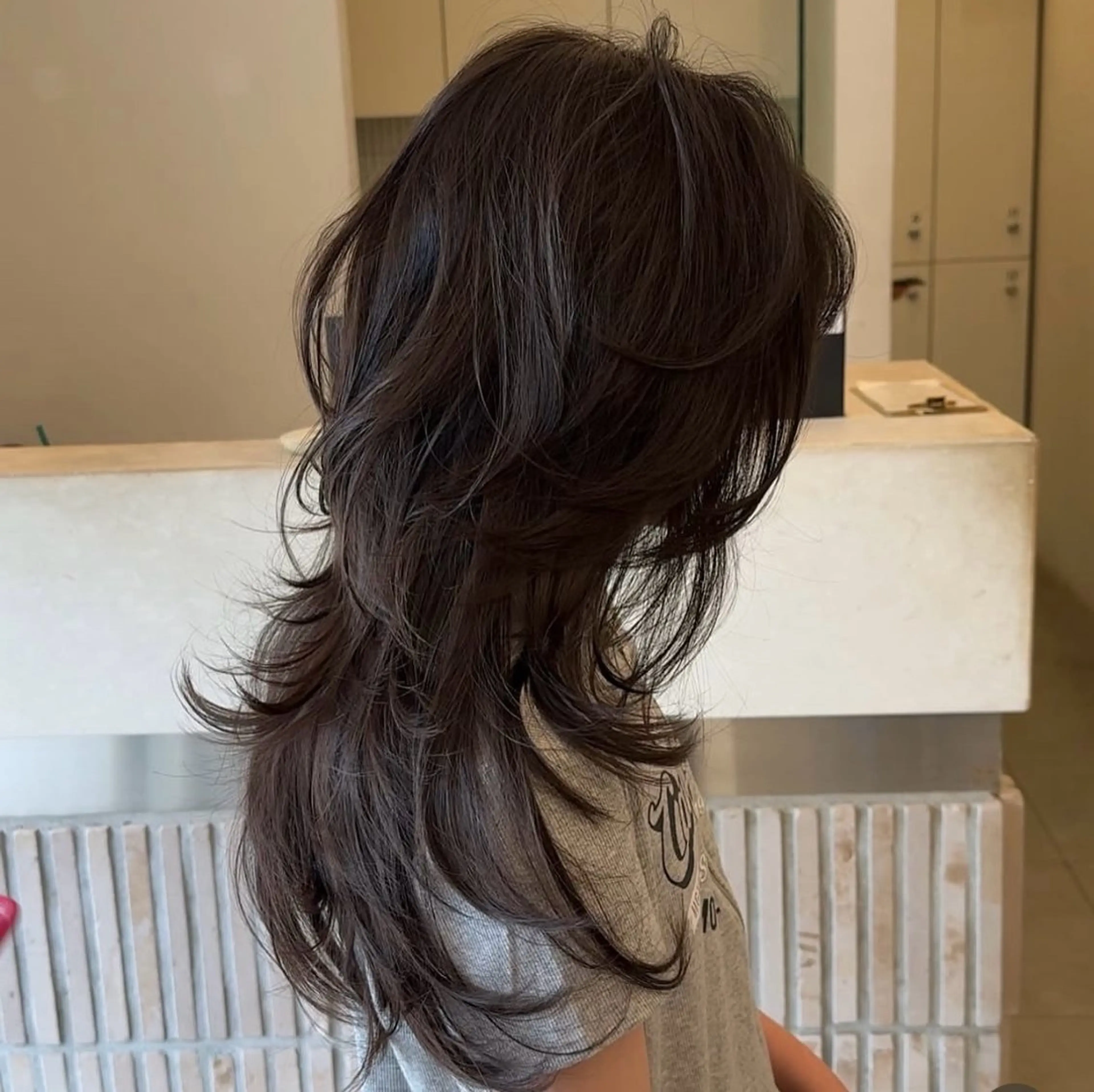 ロング カイリ 【POOL】のヘアスタイル